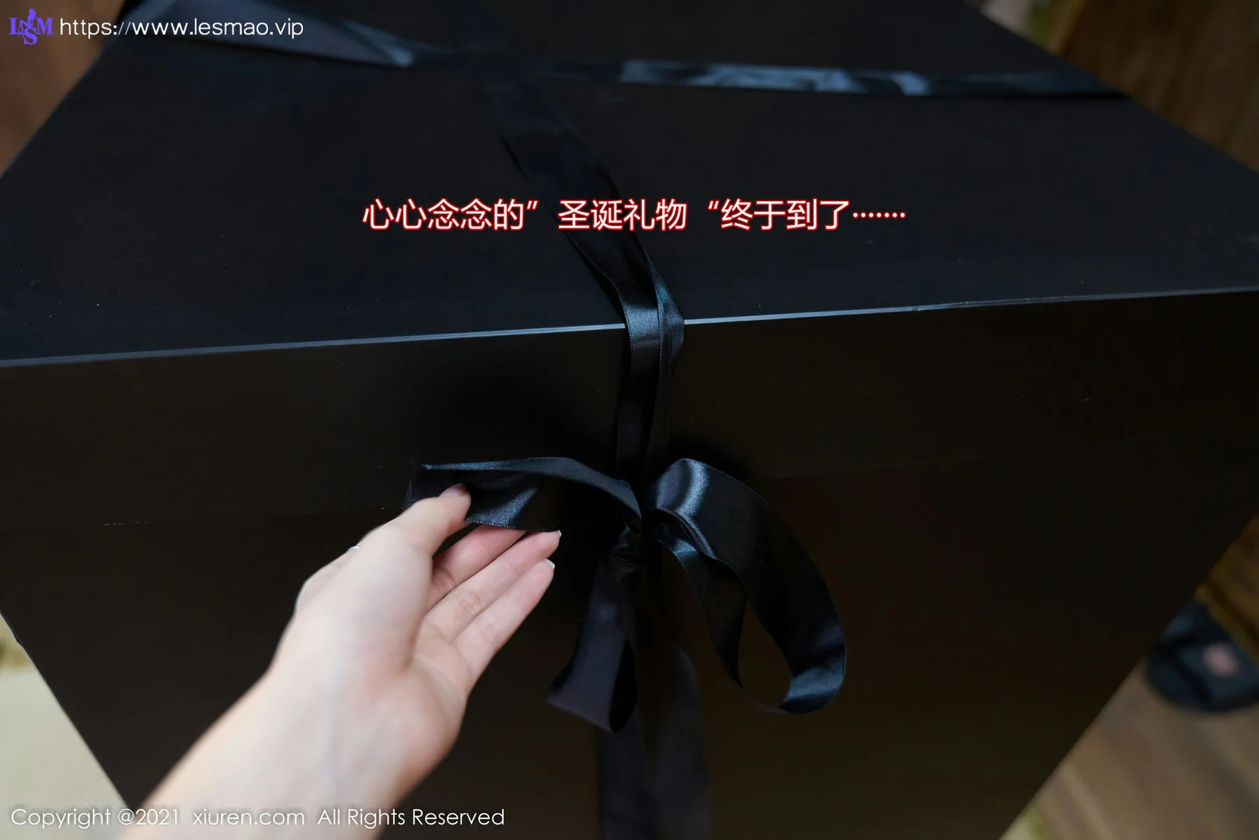 XiuRen 秀人 No.4385 红色丝带 周于希Sally 性感写真 - 1