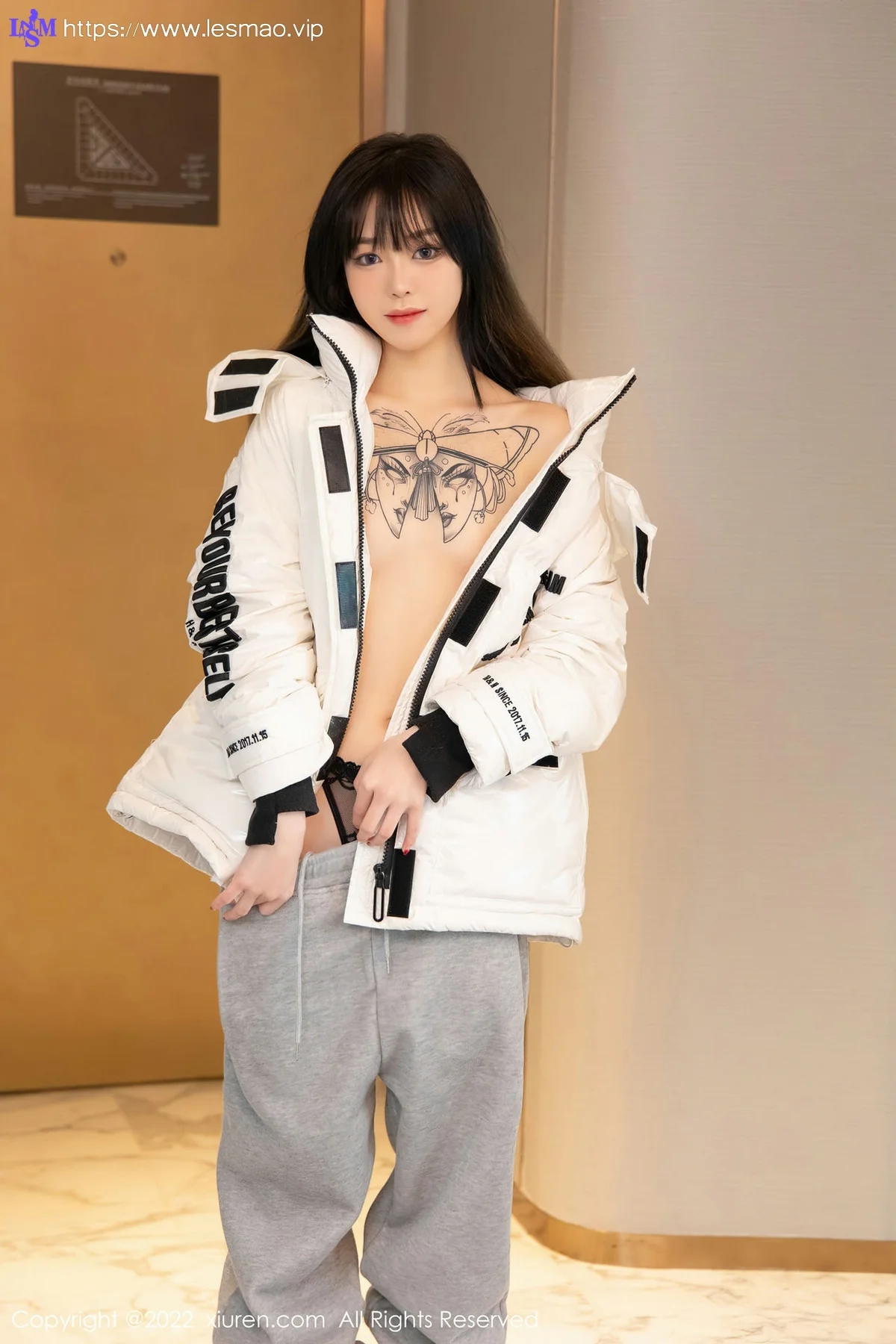 XiuRen 秀人 No.4470 极致美腿 奶瓶. 性感写真1 - 2