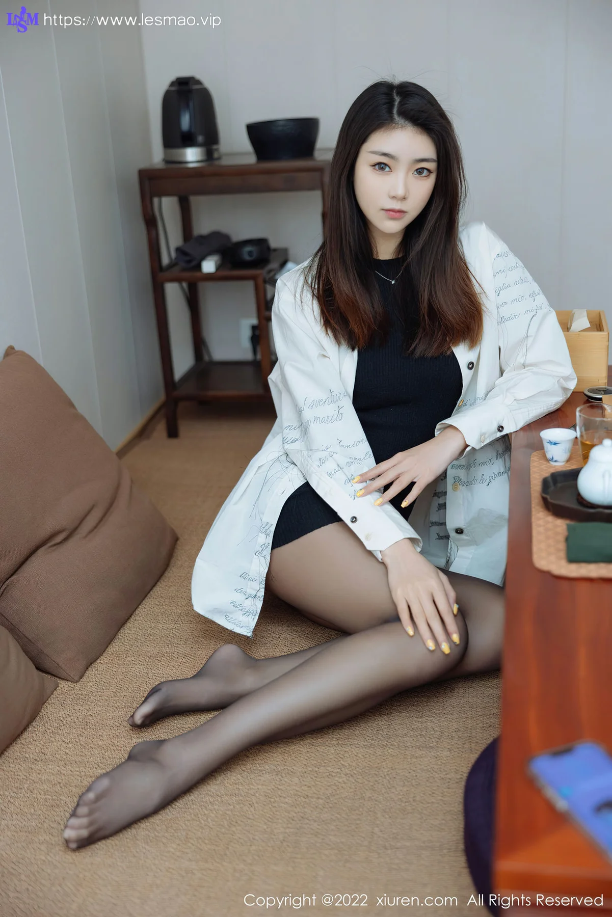 XiuRen 秀人 No.4832 简约白色外衣 可樂Vicky 性感写真2 - 2