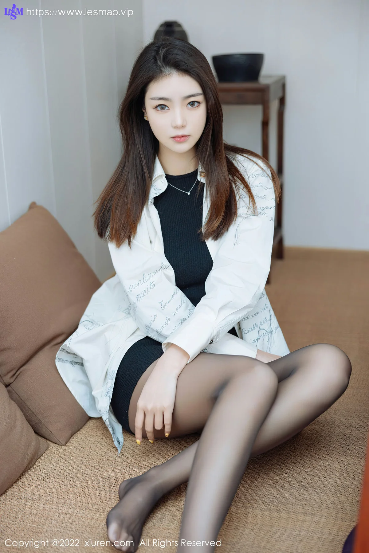 XiuRen 秀人 No.4832 简约白色外衣 可樂Vicky 性感写真2 - 6