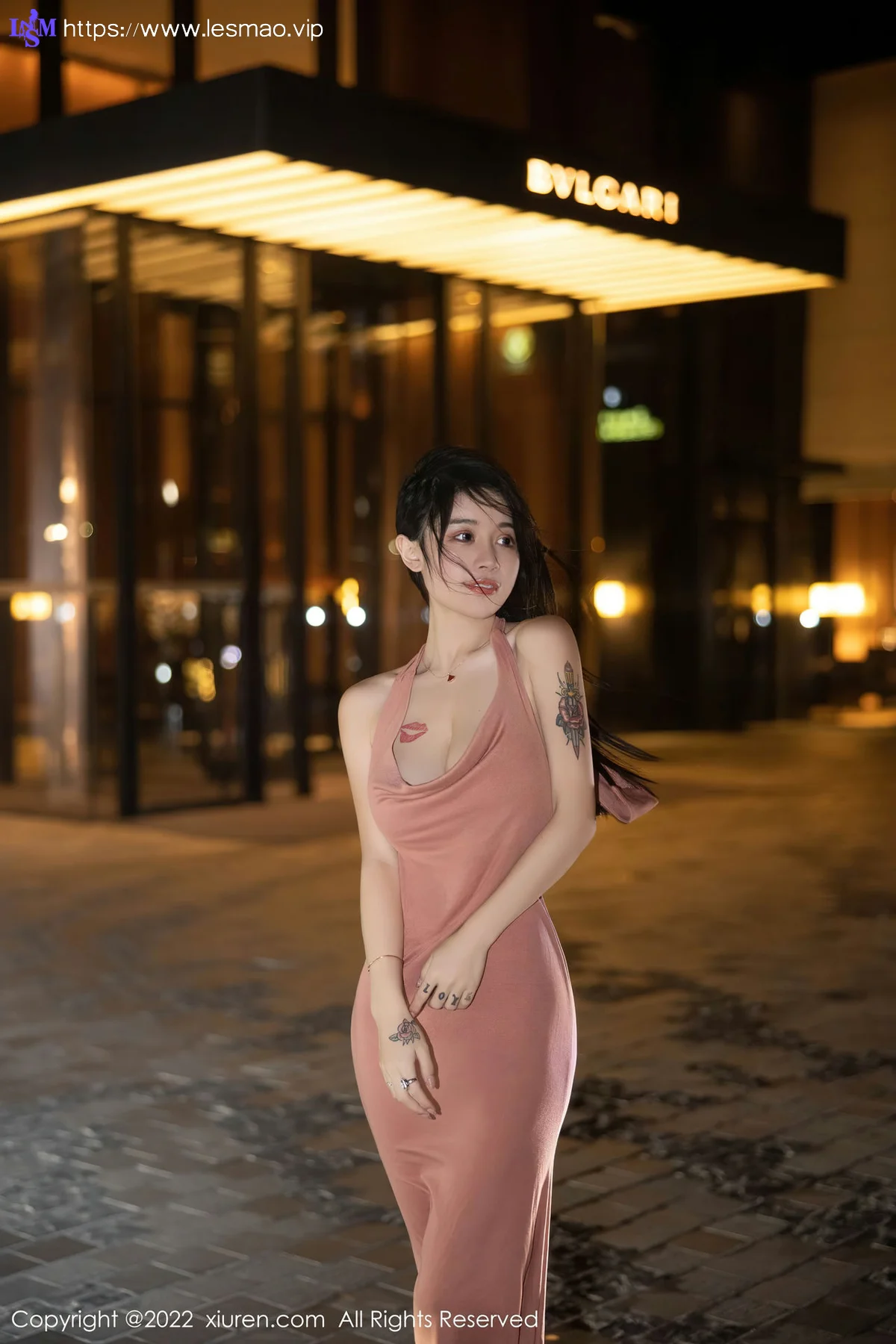 XiuRen 秀人 No.5426 丰腴爆乳 美七 Mia 西双版纳旅拍1 - 2