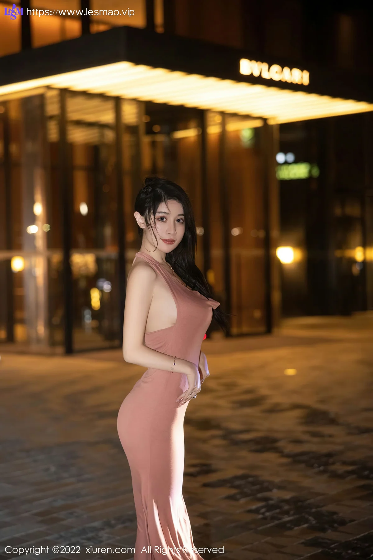 XiuRen 秀人 No.5426 丰腴爆乳 美七 Mia 西双版纳旅拍1 - 4