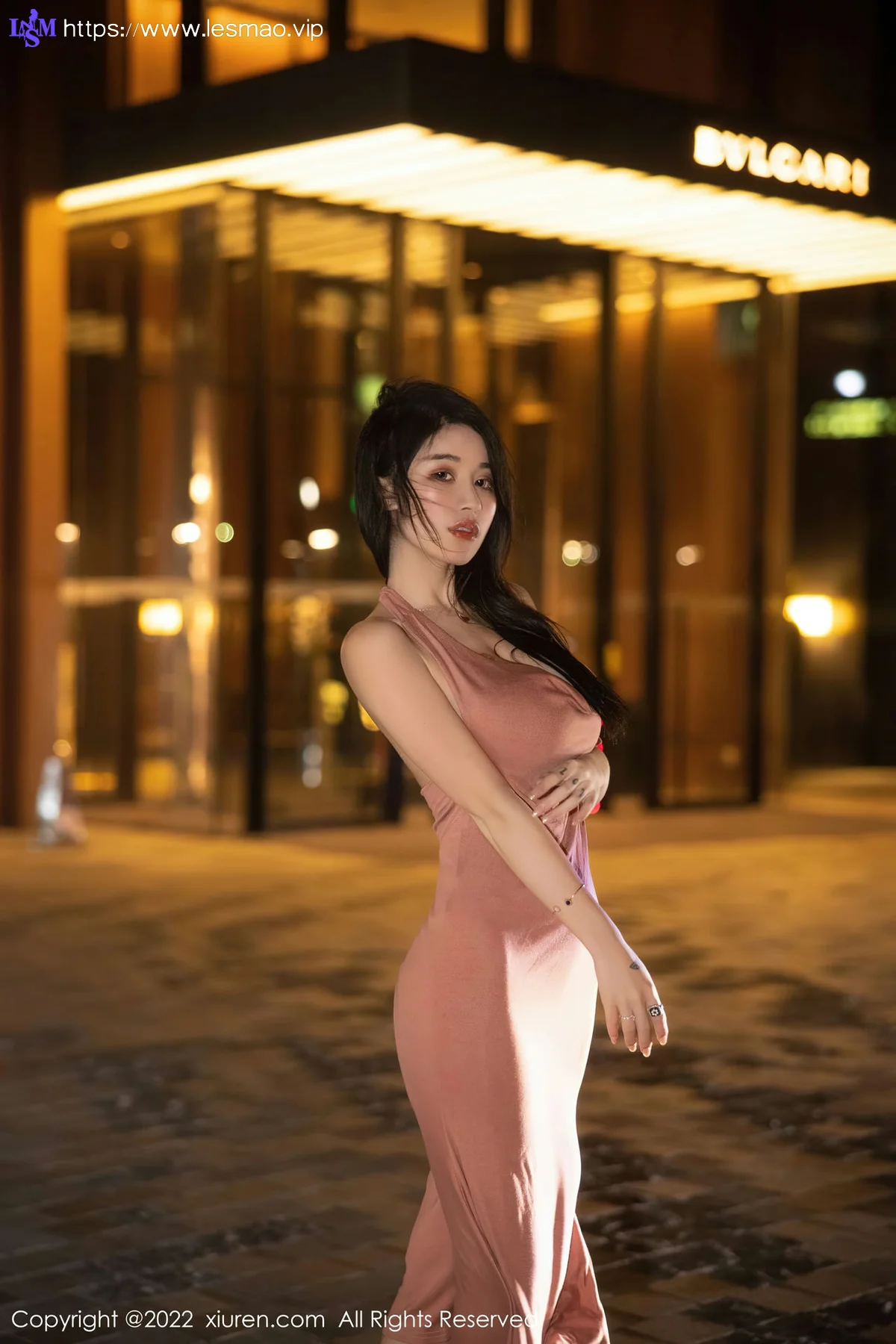 XiuRen 秀人 No.5426 丰腴爆乳 美七 Mia 西双版纳旅拍1 - 8