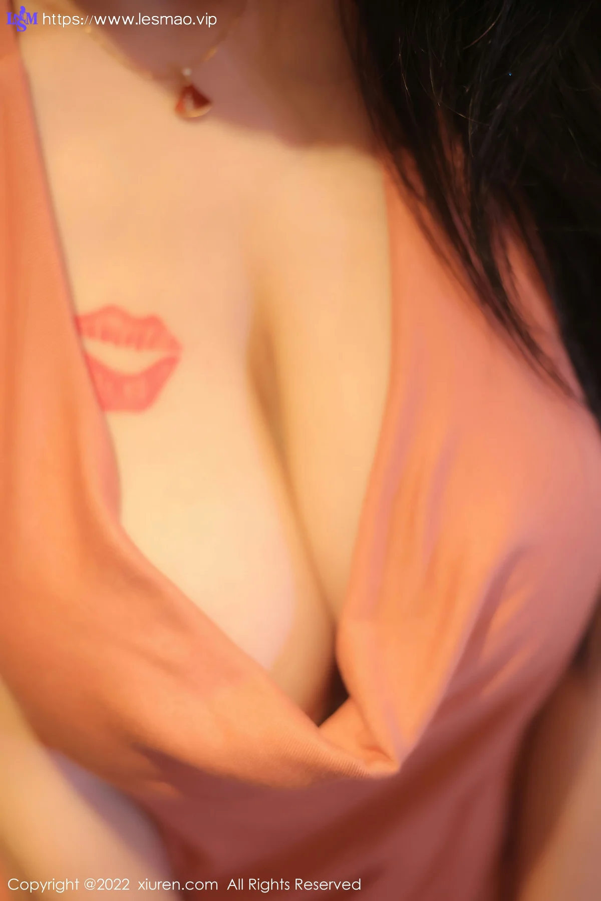 XiuRen 秀人 No.5426 丰腴爆乳 美七 Mia 西双版纳旅拍1 - 2