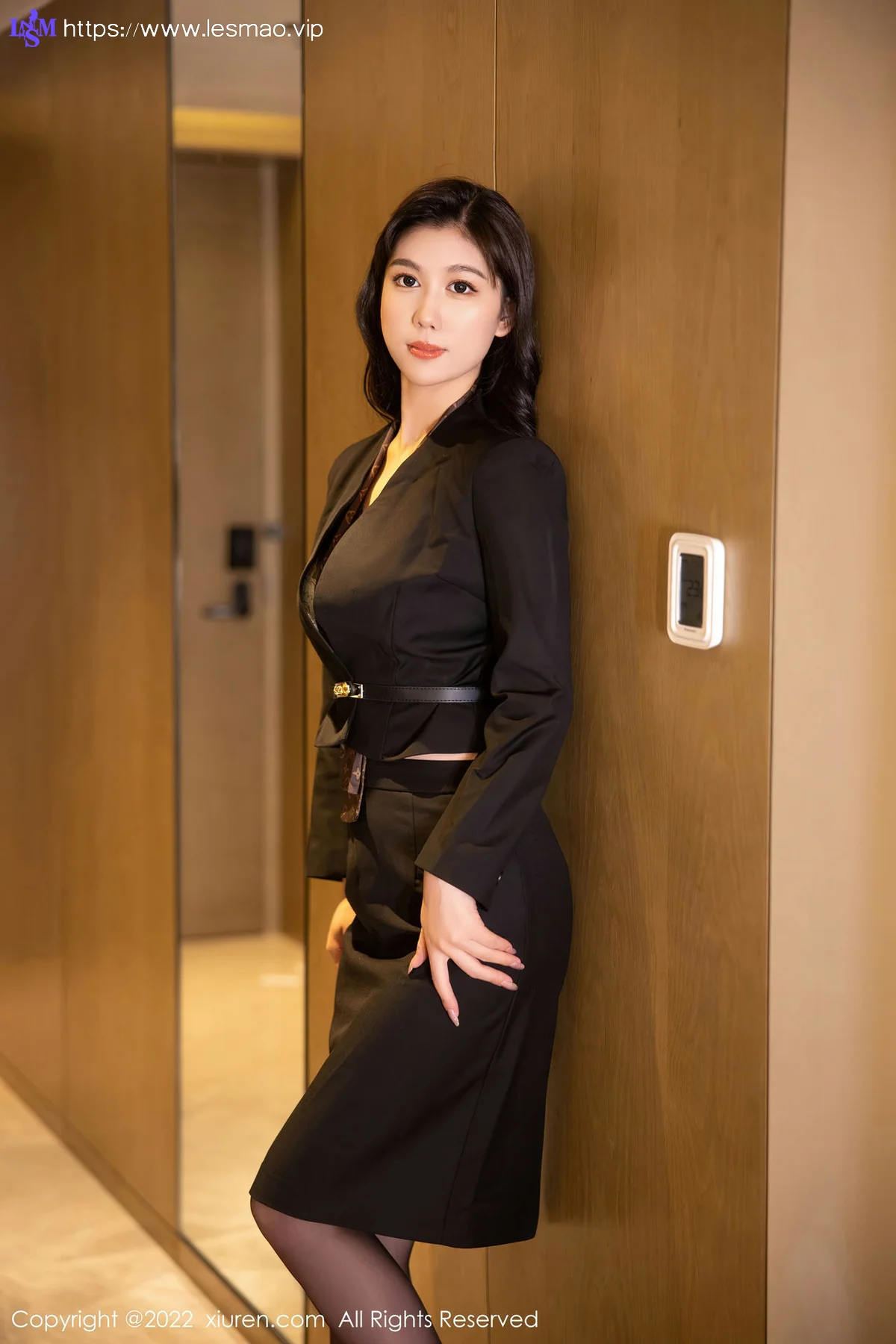 XiuRen 秀人 No.5471 职业ol 李雅柔182CM 性感写真 - 1