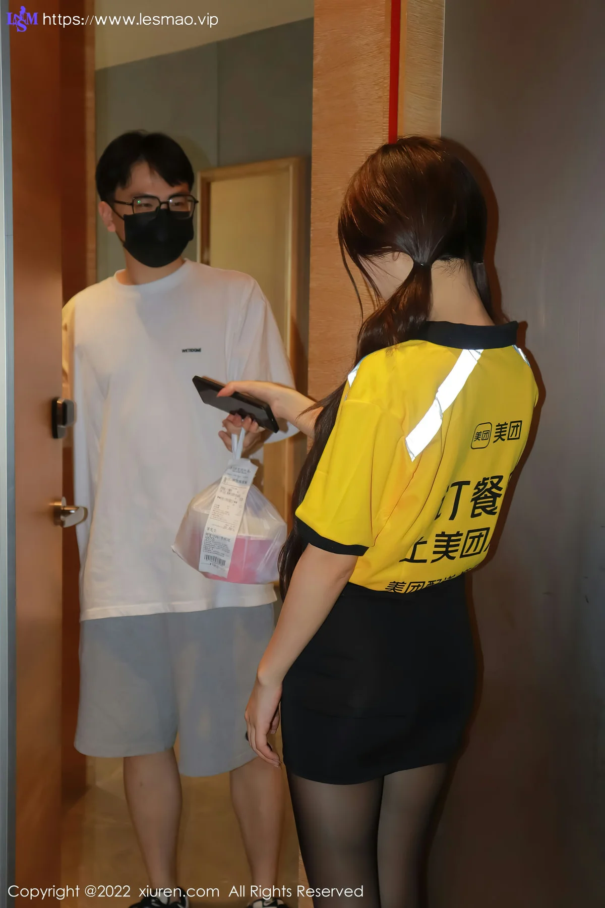 XiuRen 秀人 No.5481 美团外卖员角色扮演 hebe韩心雨 香格里拉旅拍33 - 1
