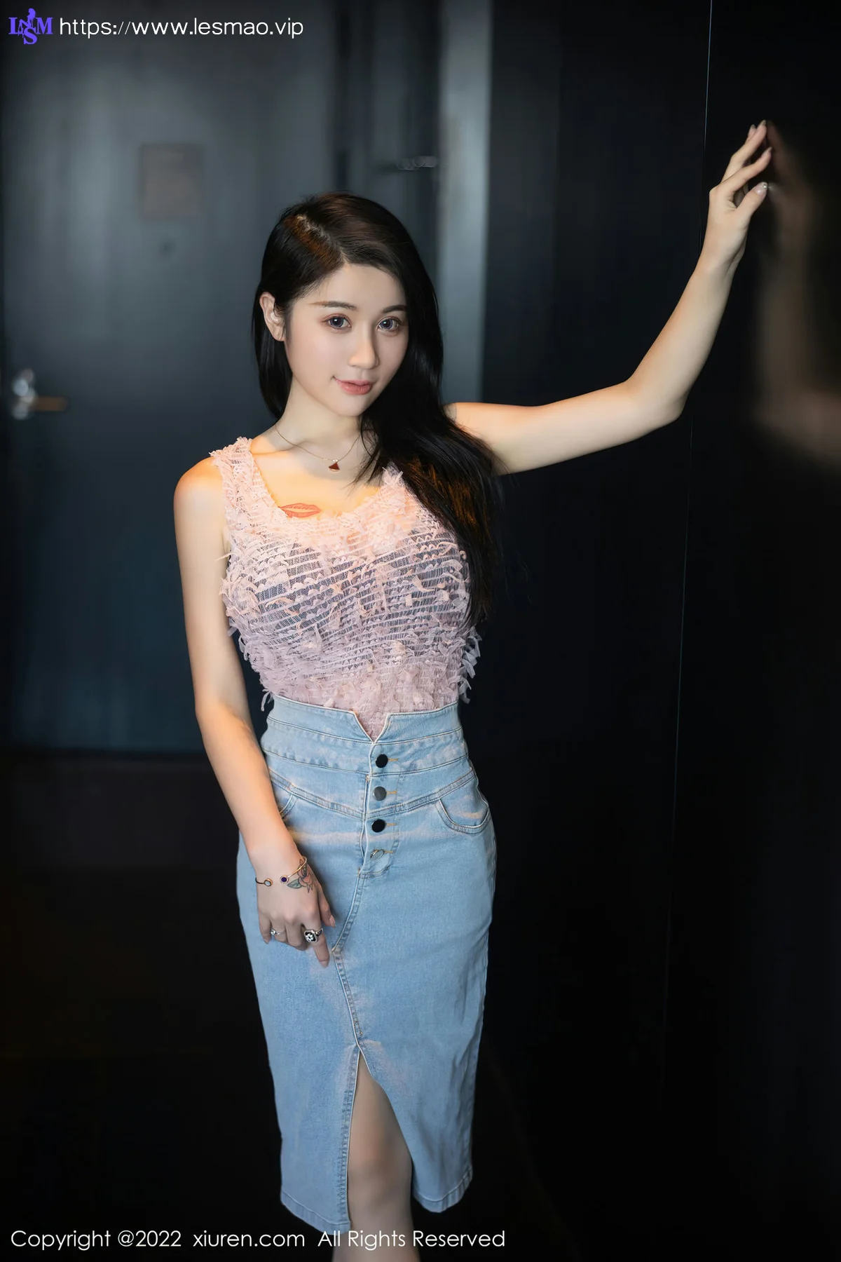 XiuRen 秀人 No.5489 原色丝袜 美七Mia 西双版纳旅拍 - 1