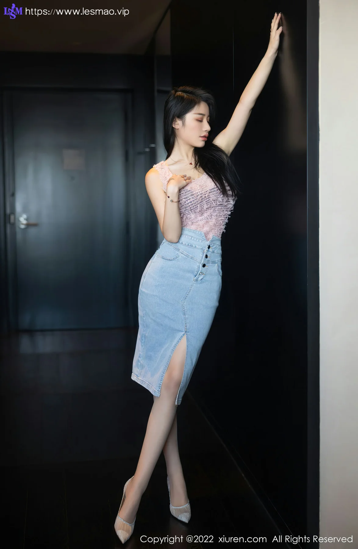 XiuRen 秀人 No.5489 原色丝袜 美七Mia 西双版纳旅拍 - 3