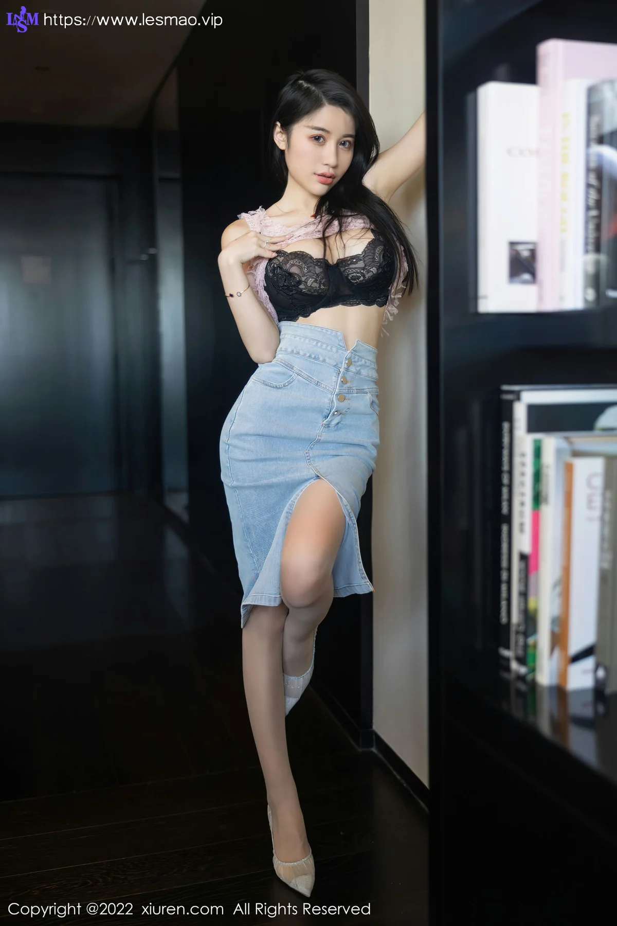 XiuRen 秀人 No.5489 原色丝袜 美七Mia 西双版纳旅拍 - 2