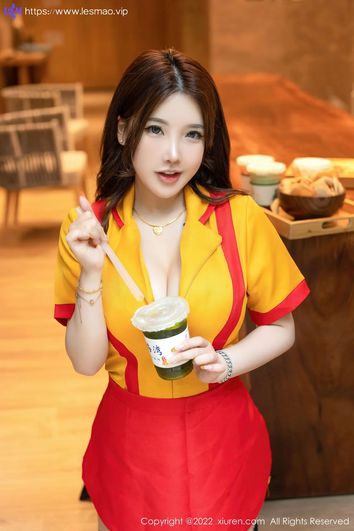 XiuRen 秀人 No.5509 服务员制服 小海臀Rena 海南万宁旅拍 - 2