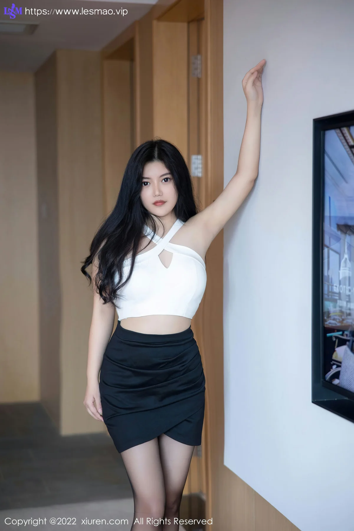 XiuRen 秀人 No.5518 吴小小 黑色短裙首套写真 - 7