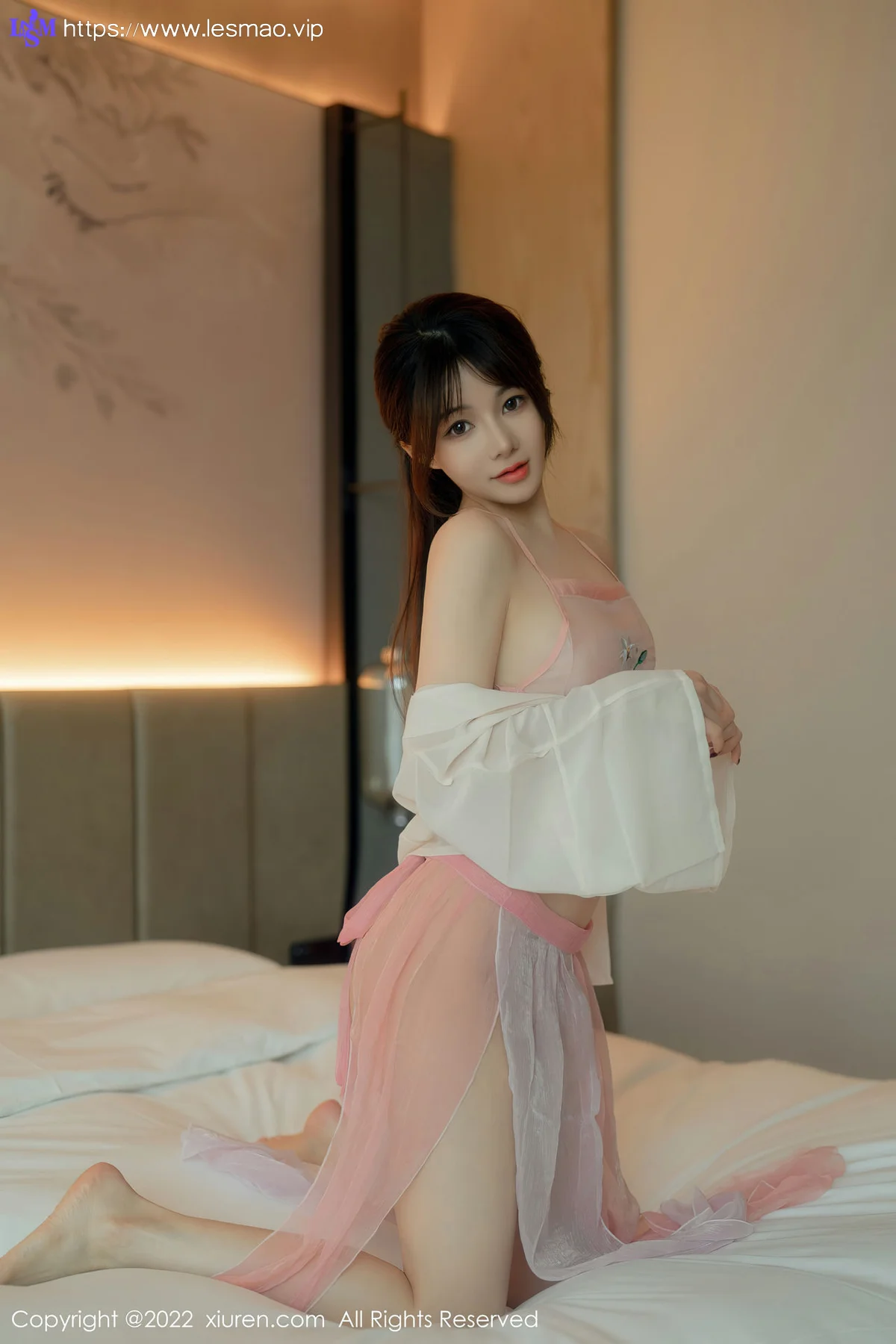 XiuRen 秀人 No.5519 婠婠么 性感粉色布兜性感写真1 - 4
