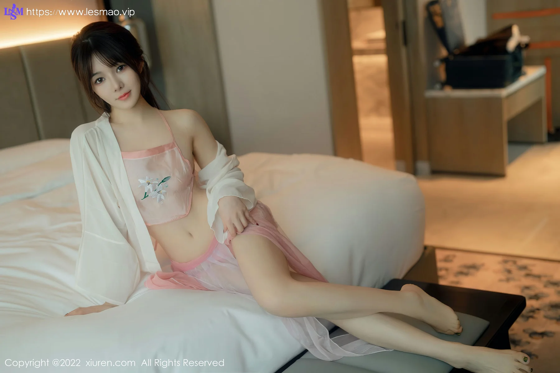 XiuRen 秀人 No.5519 婠婠么 性感粉色布兜性感写真1 - 7