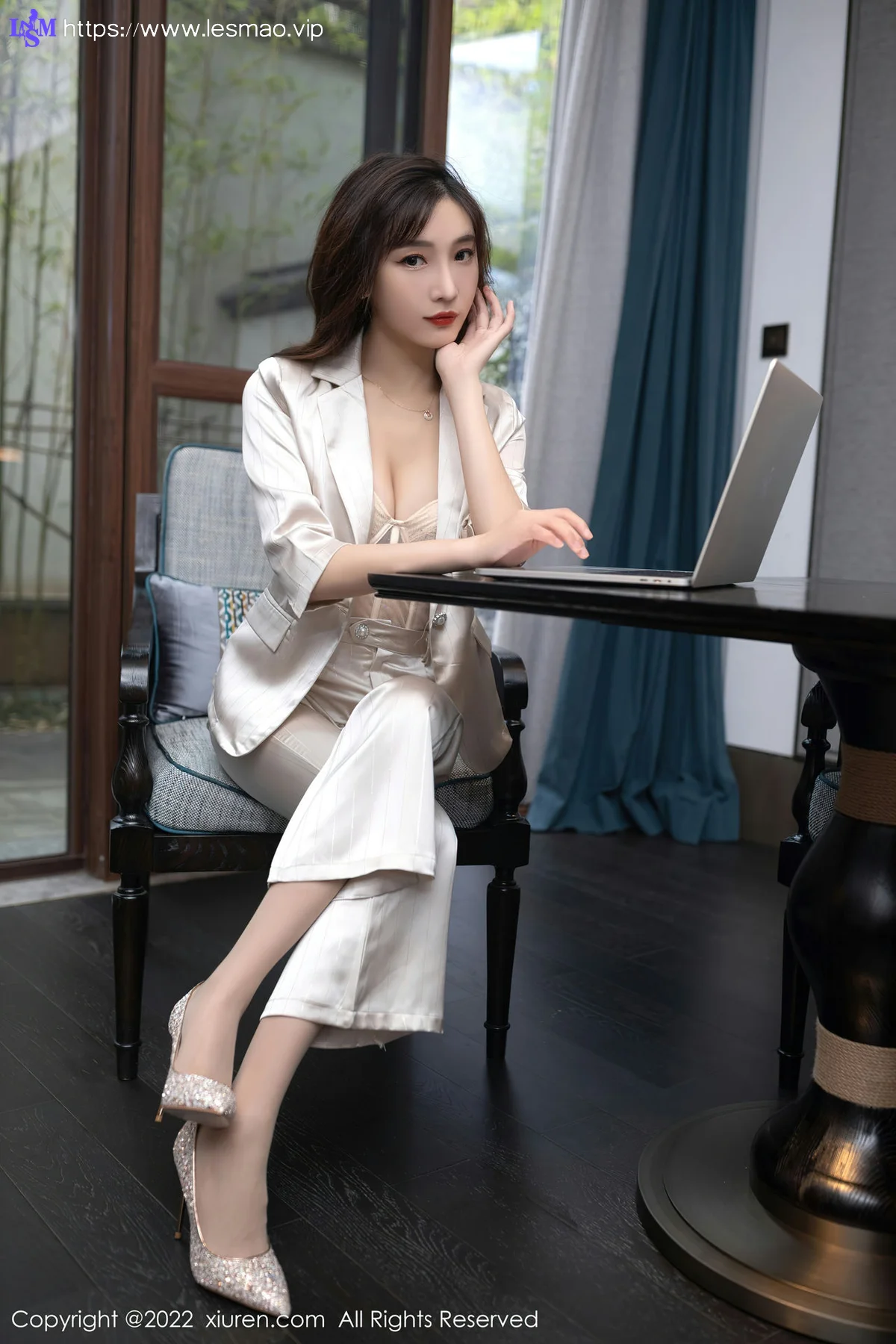 XiuRen 秀人 No.5594 陆萱萱 金色职业装性感私房写真111 - 3