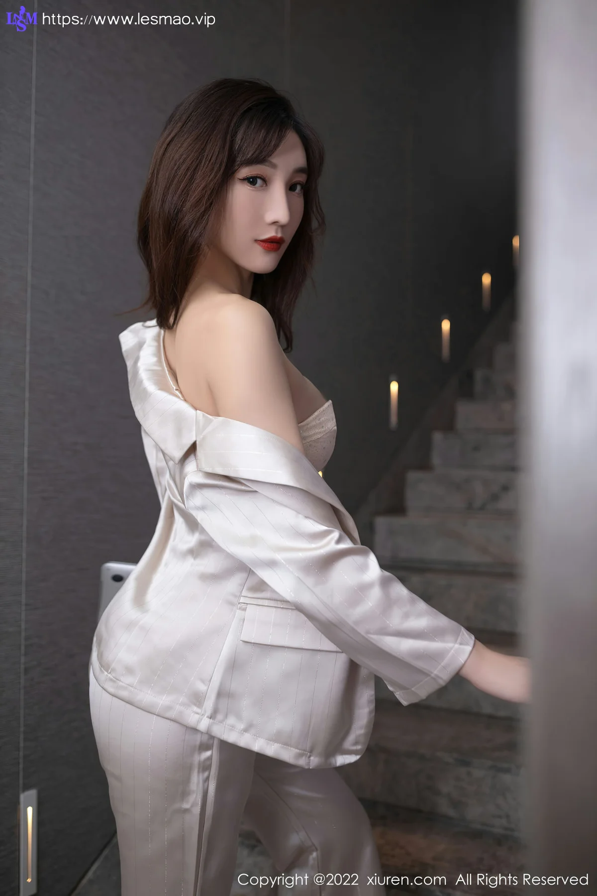 XiuRen 秀人 No.5594 陆萱萱 金色职业装性感私房写真111 - 6