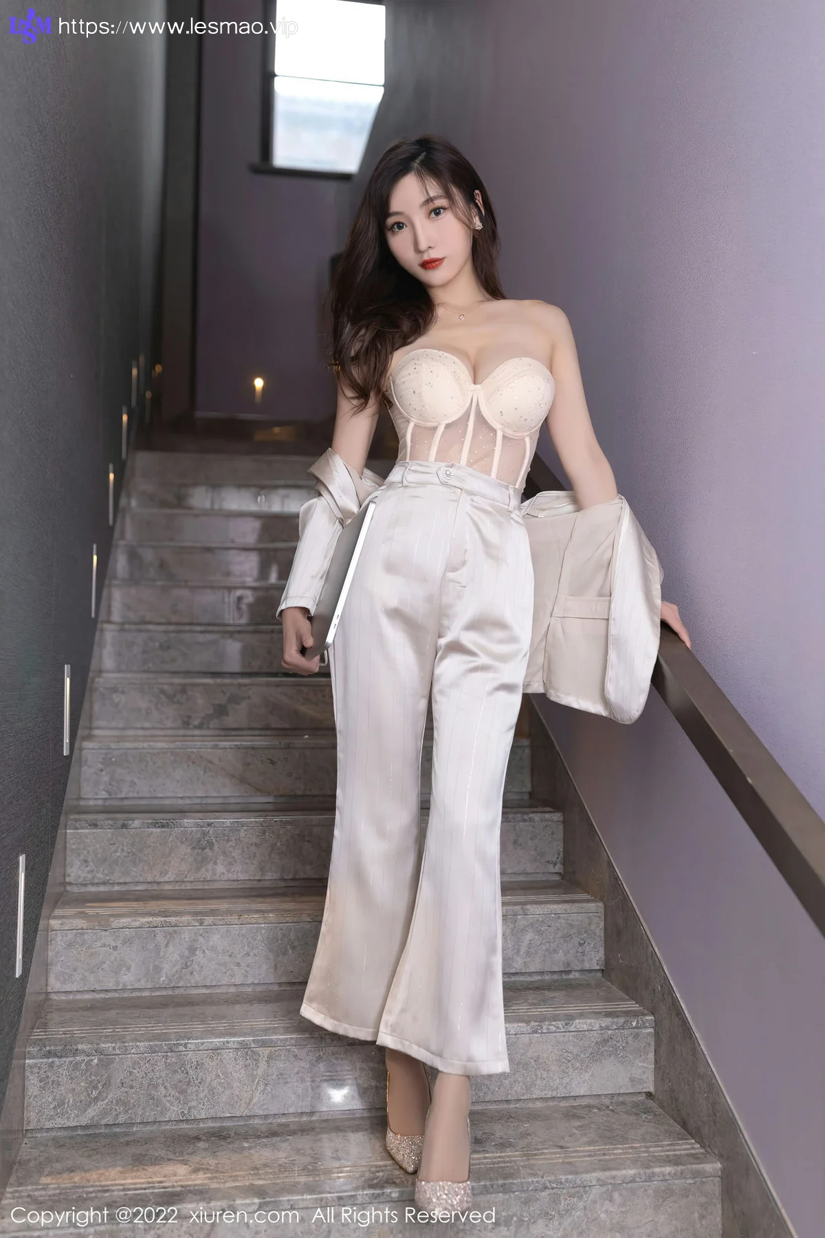 XiuRen 秀人 No.5594 陆萱萱 金色职业装性感私房写真111 - 8