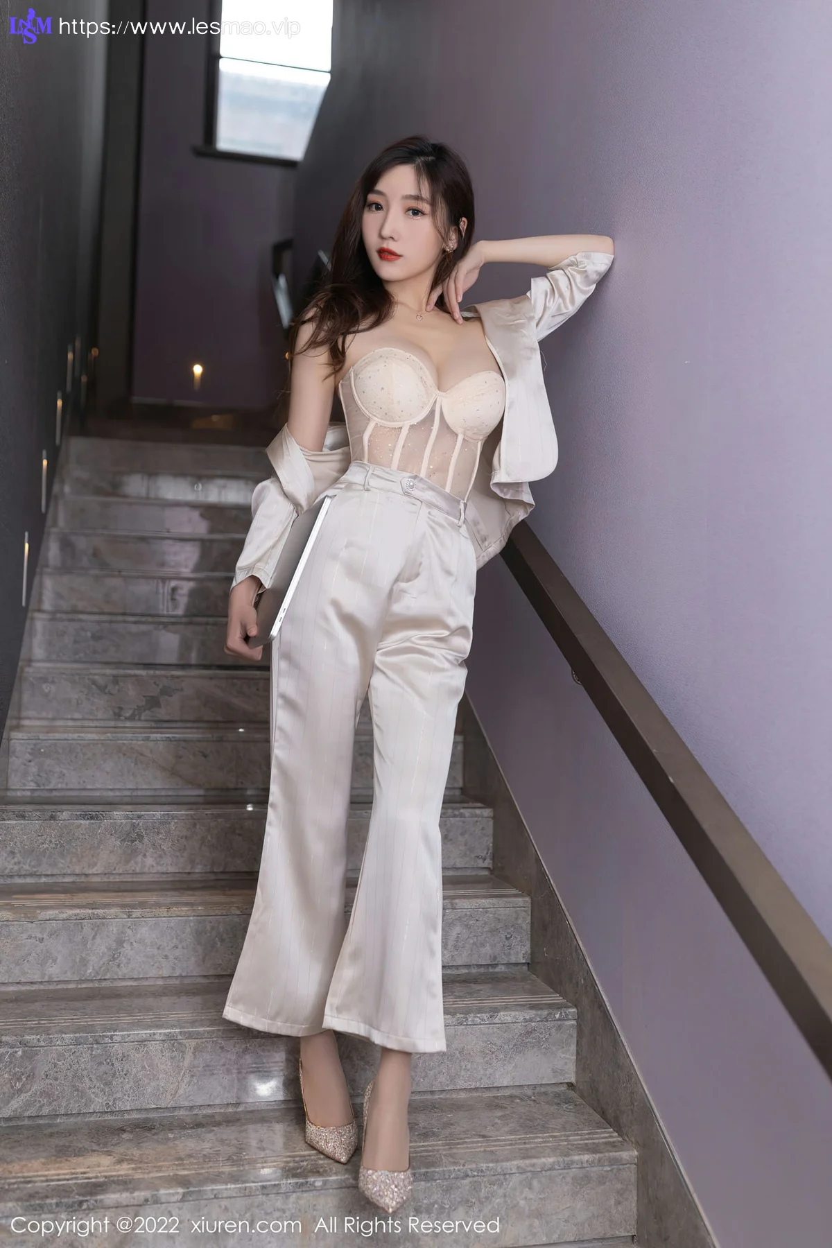 XiuRen 秀人 No.5594 陆萱萱 金色职业装性感私房写真111 - 9