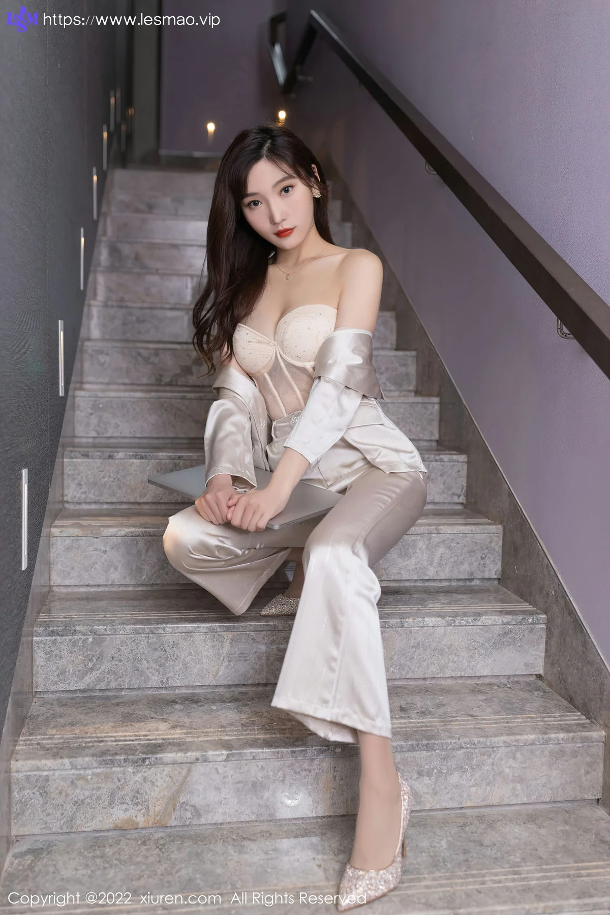 XiuRen 秀人 No.5594 陆萱萱 金色职业装性感私房写真111 - 10