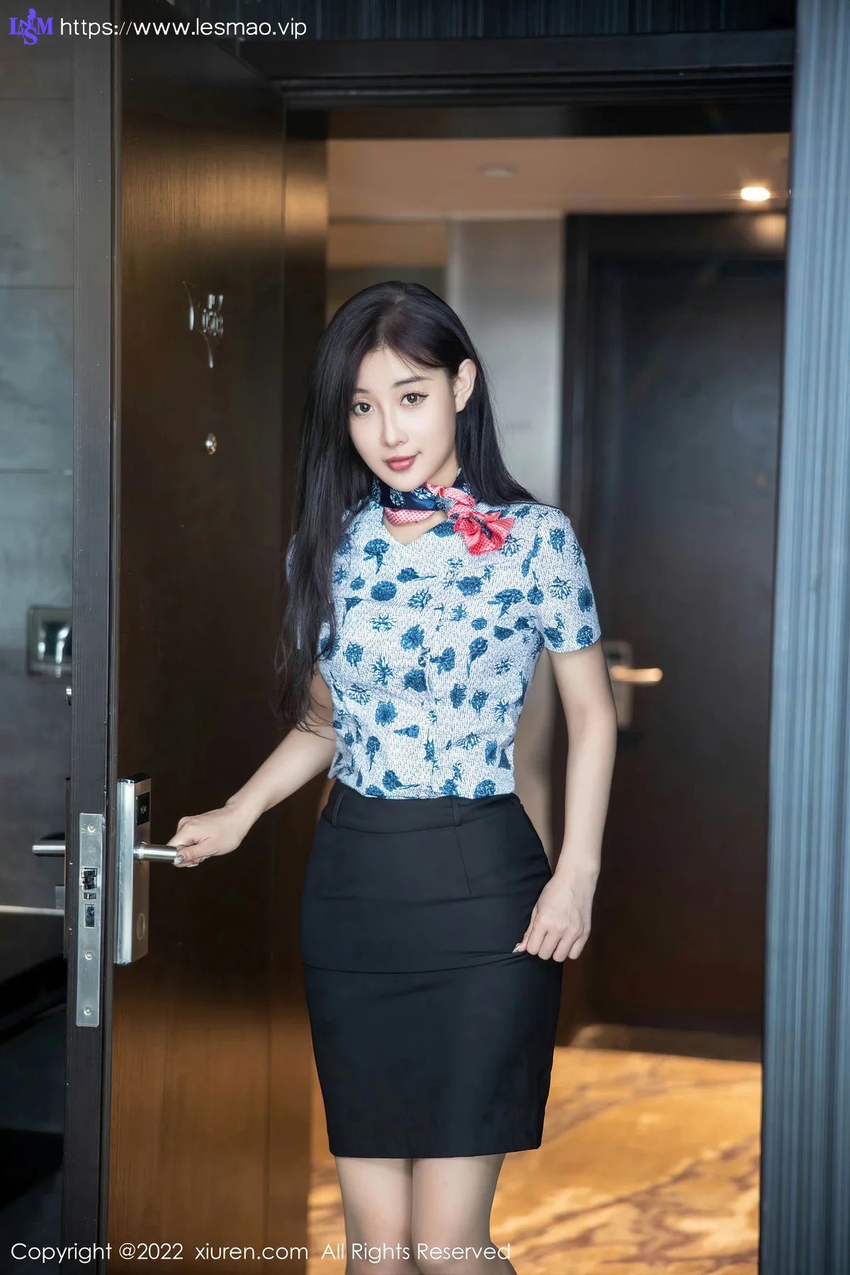 XiuRen 秀人 No.5618 顾楚楚maily 空姐制服清纯甜美第二套写真 - 4