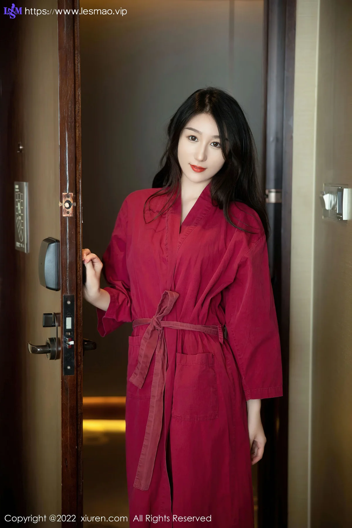 XiuRen 秀人 No.5624 薇薇酱 新人首套写真红色浴袍 - 1