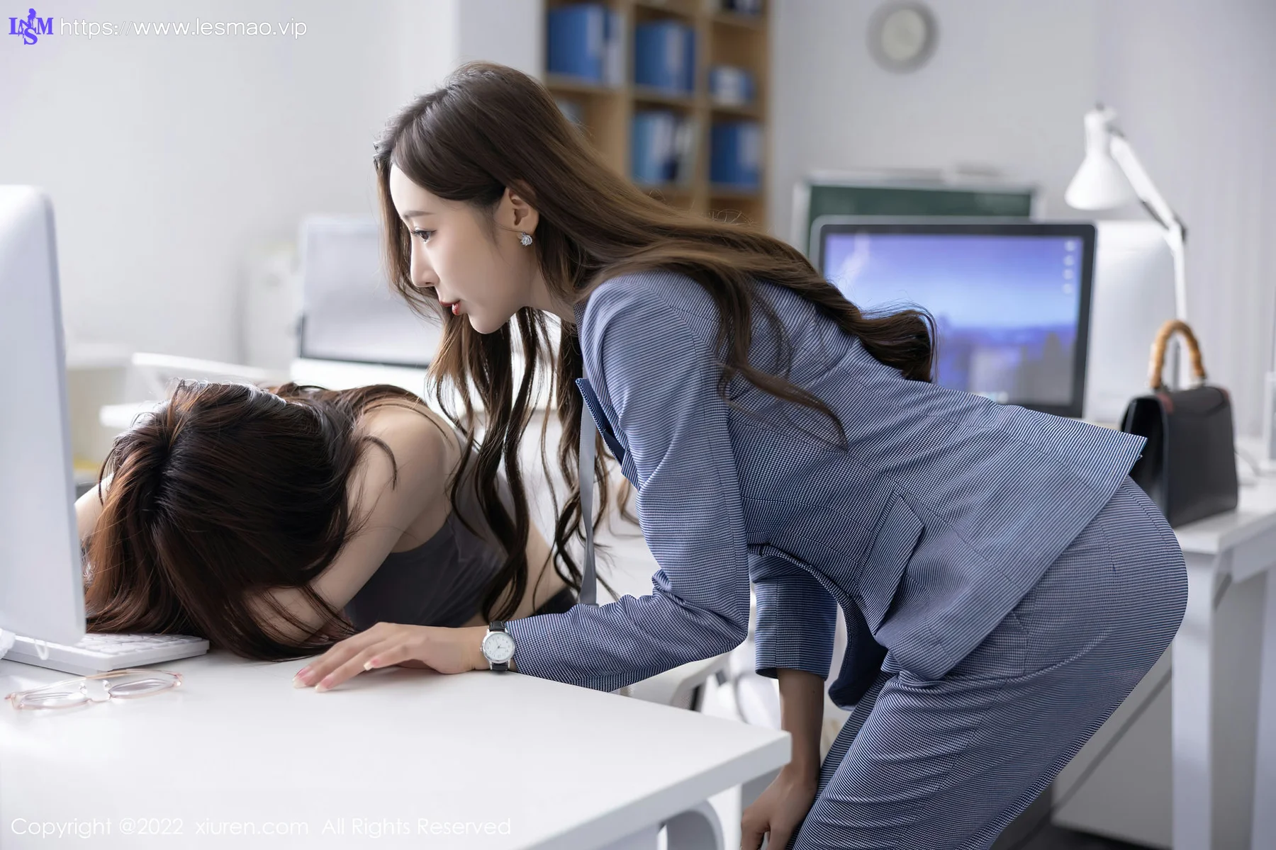 XiuRen 秀人 No.5629 王馨瑶yanni 灰色职业装性感写真22 - 8