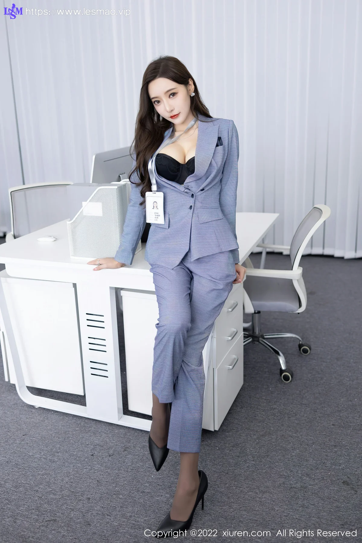 XiuRen 秀人 No.5629 王馨瑶yanni 灰色职业装性感写真22 - 4