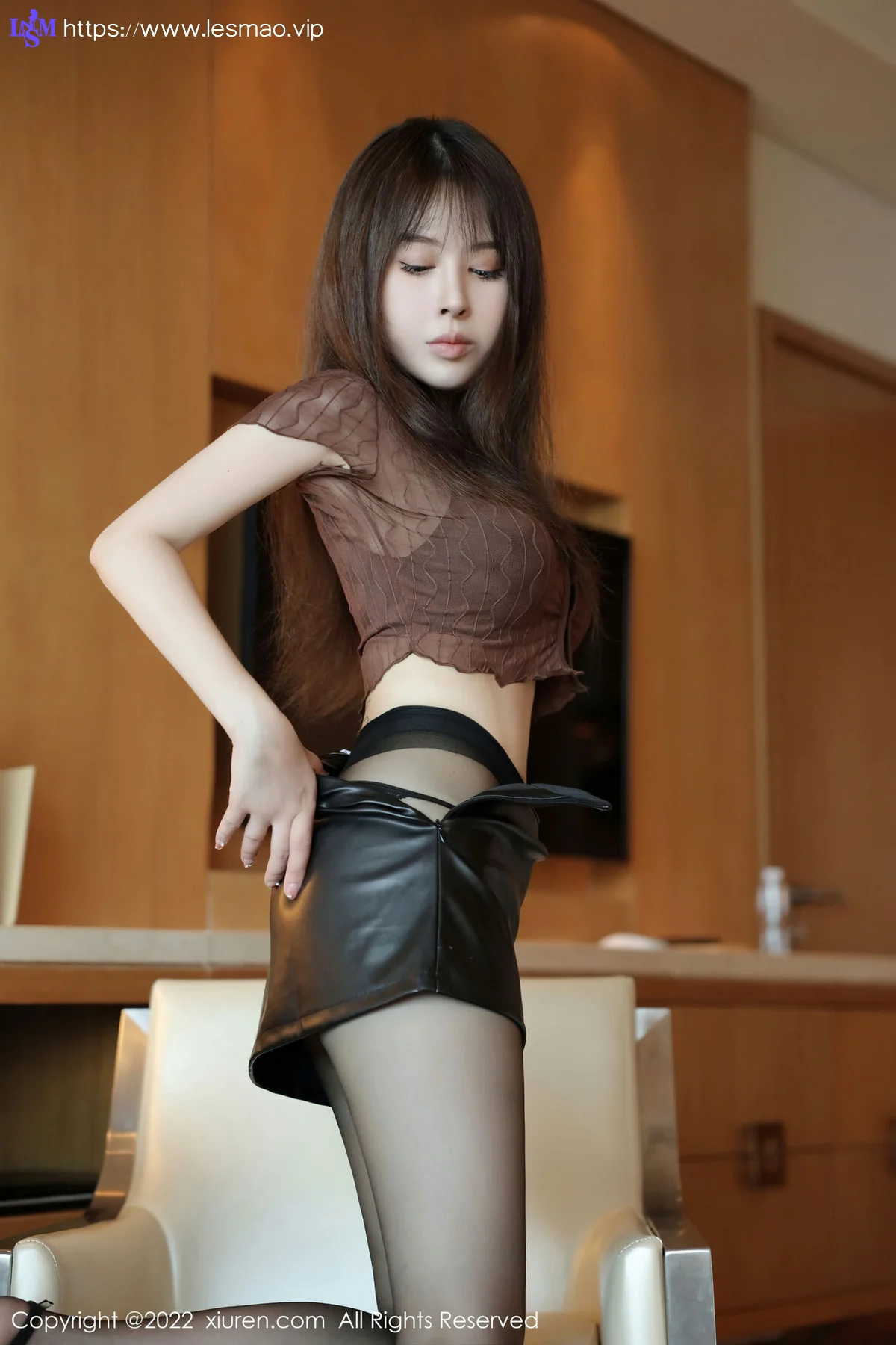 XiuRen 秀人 No.5649 Evelyn艾莉 皮质短裙袜三亚旅拍1 - 9