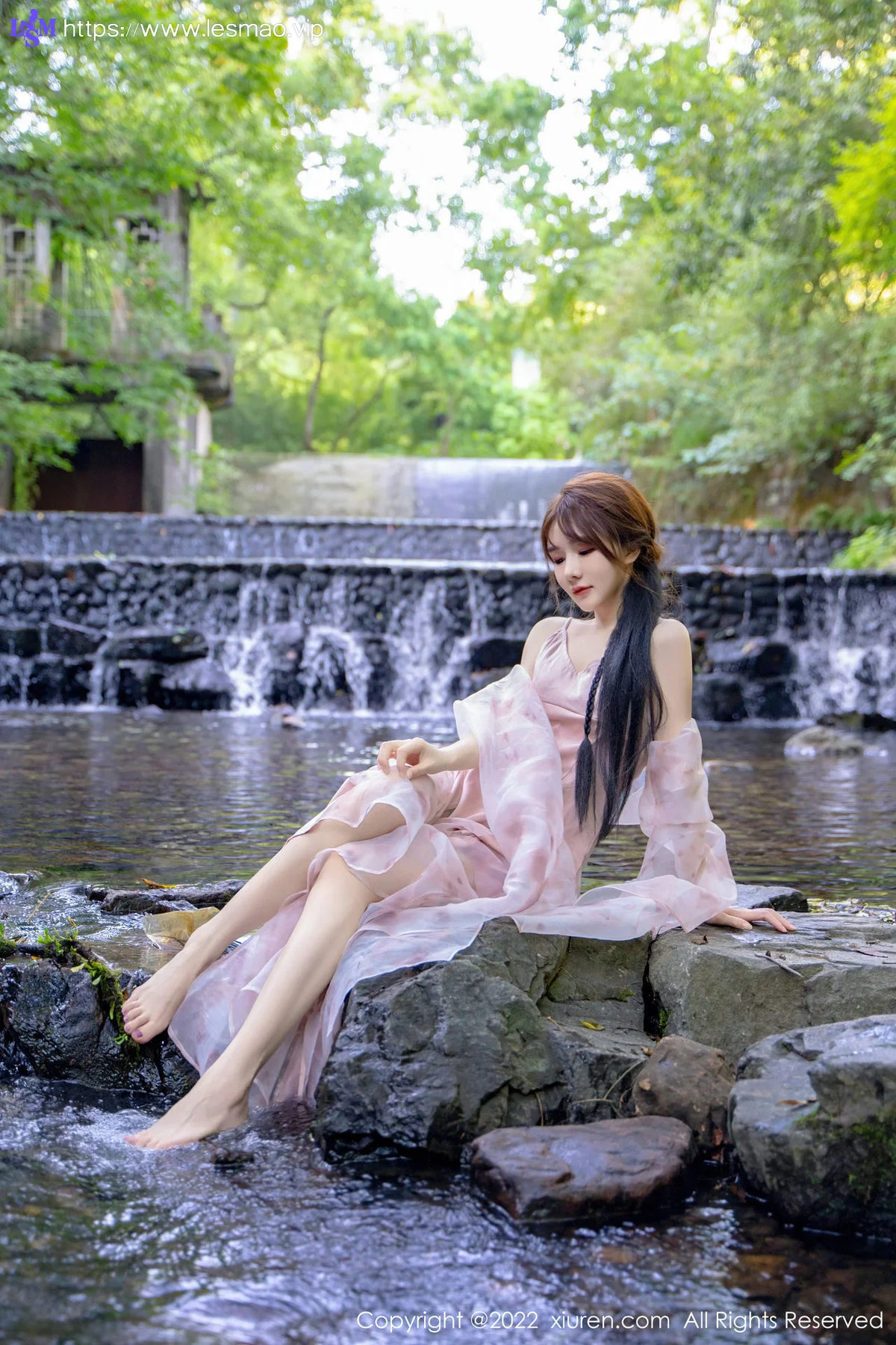XiuRen 秀人 No.5690 婠婠么 吊带长裙户外拍摄性感写真 - 10