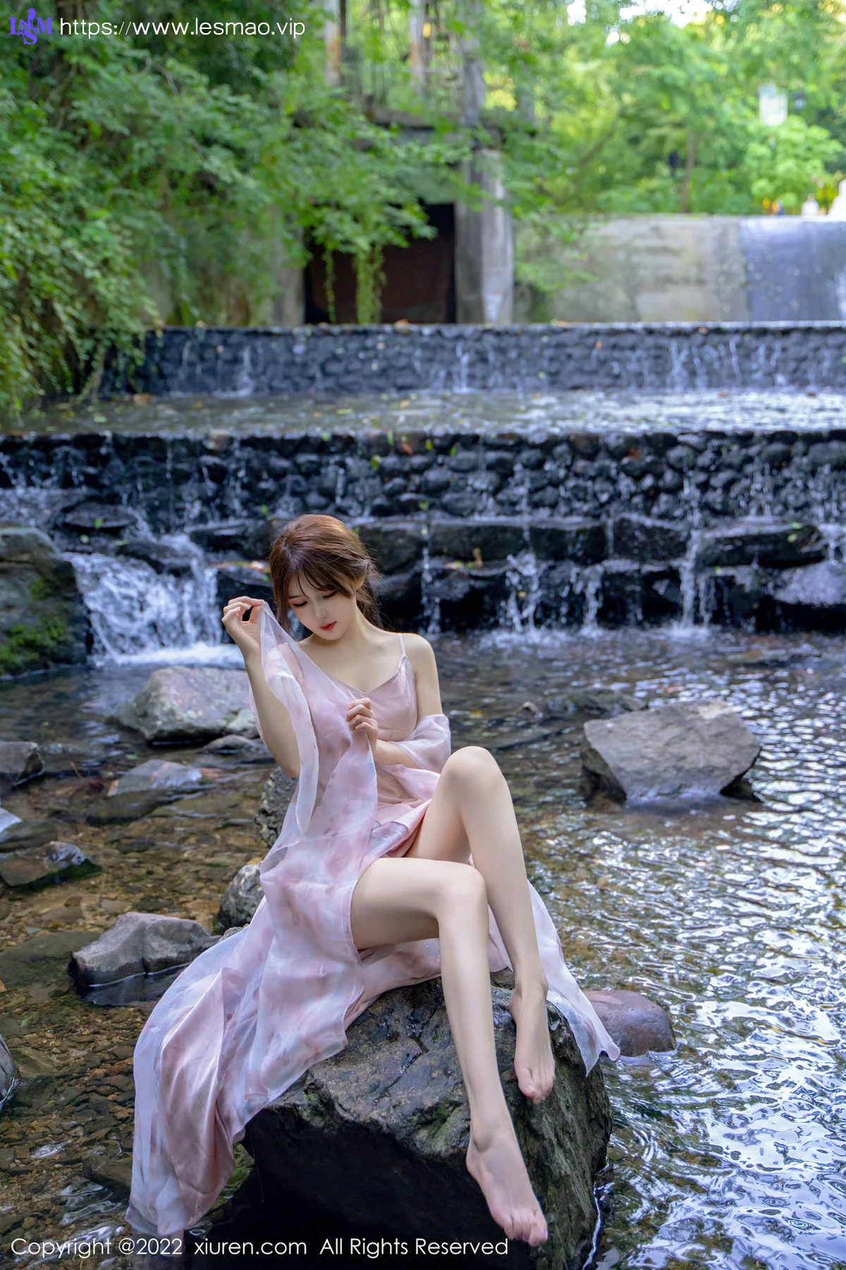 XiuRen 秀人 No.5690 婠婠么 吊带长裙户外拍摄性感写真 - 7