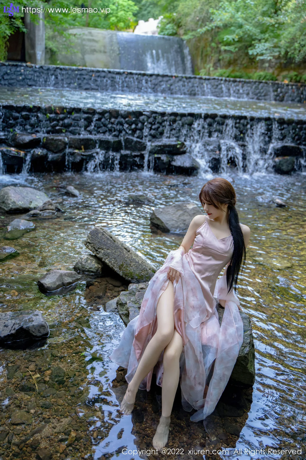 XiuRen 秀人 No.5690 婠婠么 吊带长裙户外拍摄性感写真 - 9