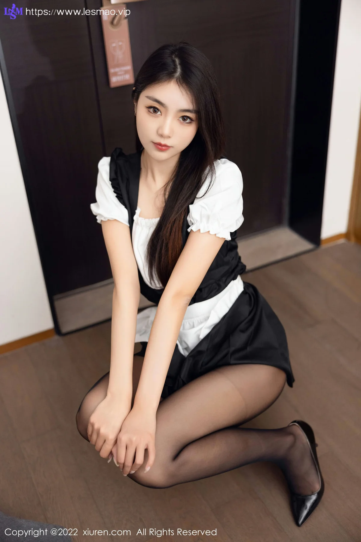 XiuRen 秀人 No.5706 可樂Vicky 拼色厨娘性感写真 - 3
