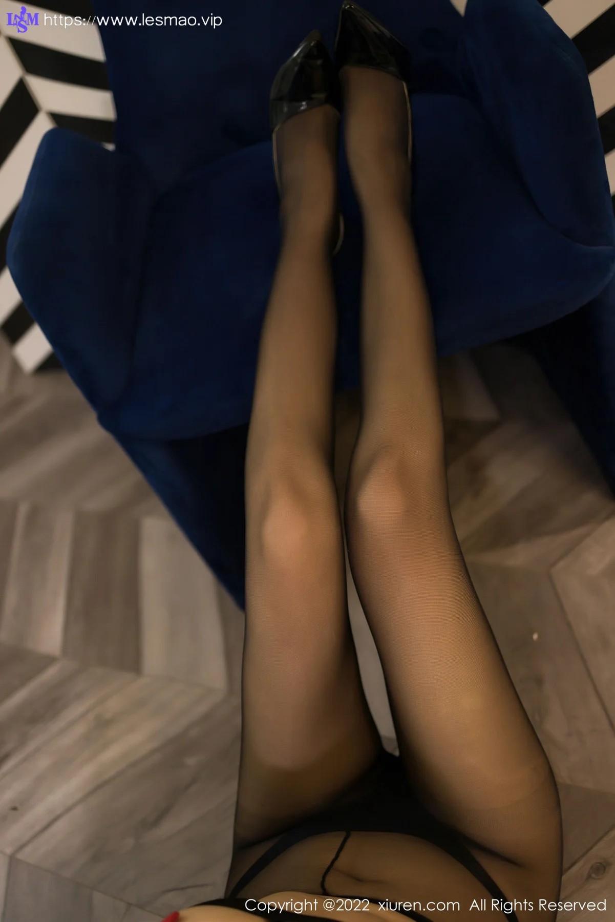 XiuRen 秀人 No.5717 小泡芙 新人短裙性感写真 - 9