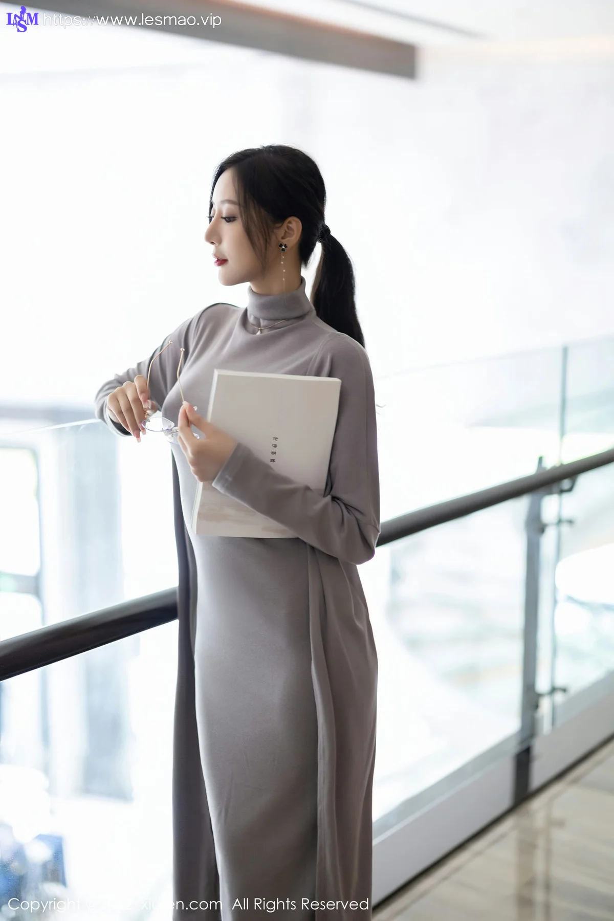 XiuRen 秀人 No.5745  王馨瑶yanni 主题《女学者的反转》写真1 - 1