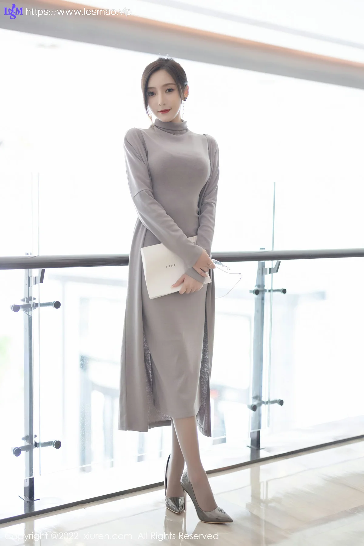XiuRen 秀人 No.5745  王馨瑶yanni 主题《女学者的反转》写真1 - 2