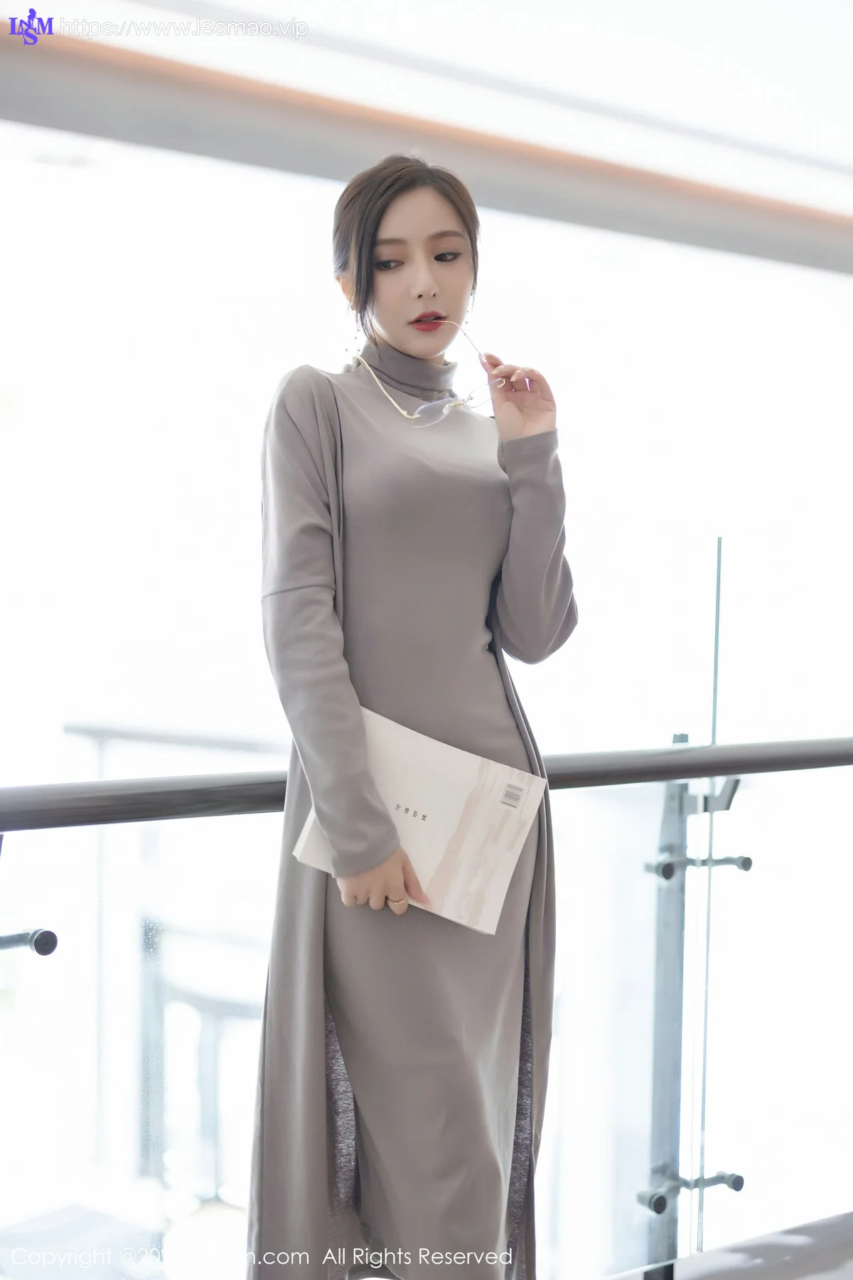 XiuRen 秀人 No.5745  王馨瑶yanni 主题《女学者的反转》写真1 - 4