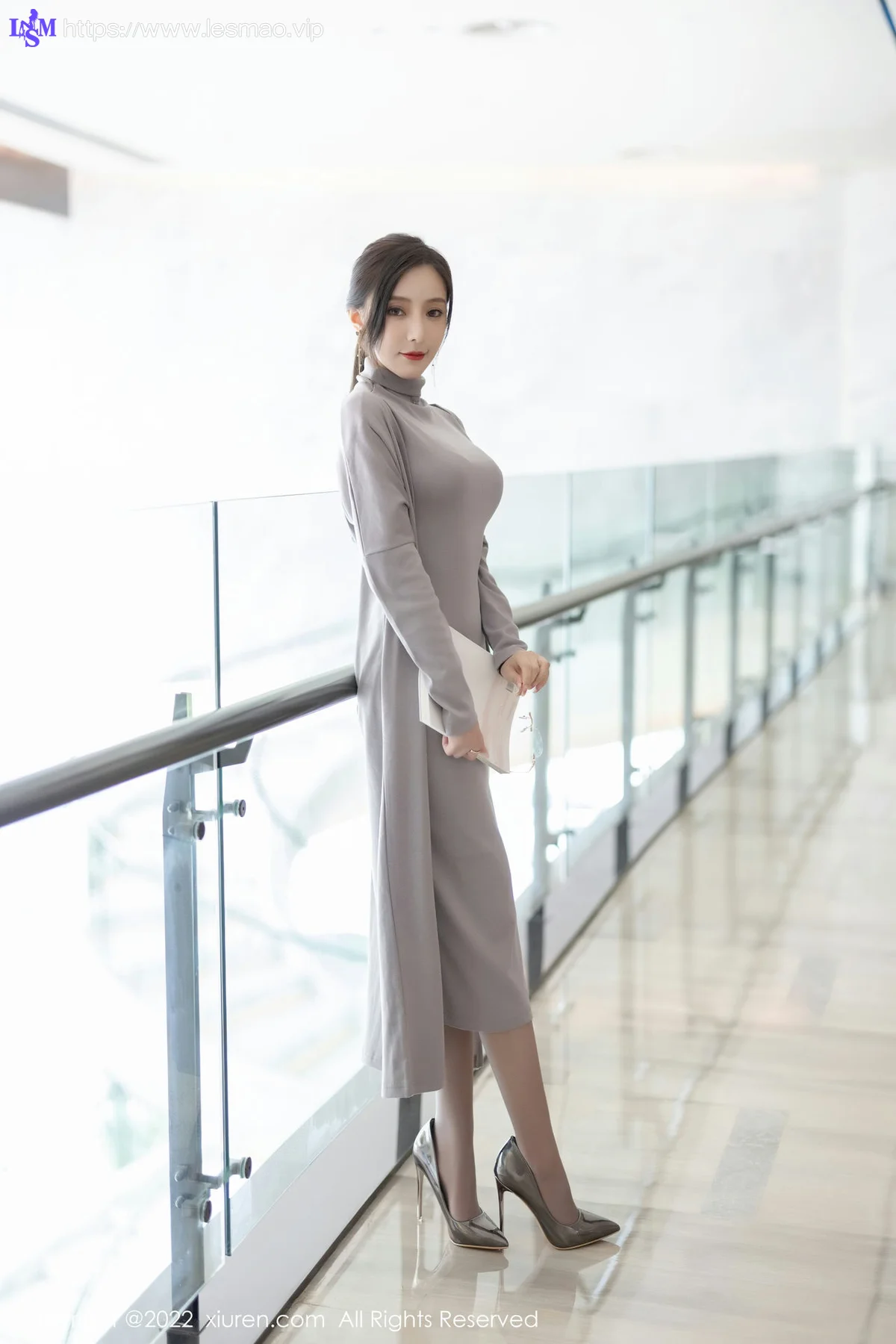 XiuRen 秀人 No.5745  王馨瑶yanni 主题《女学者的反转》写真1 - 5