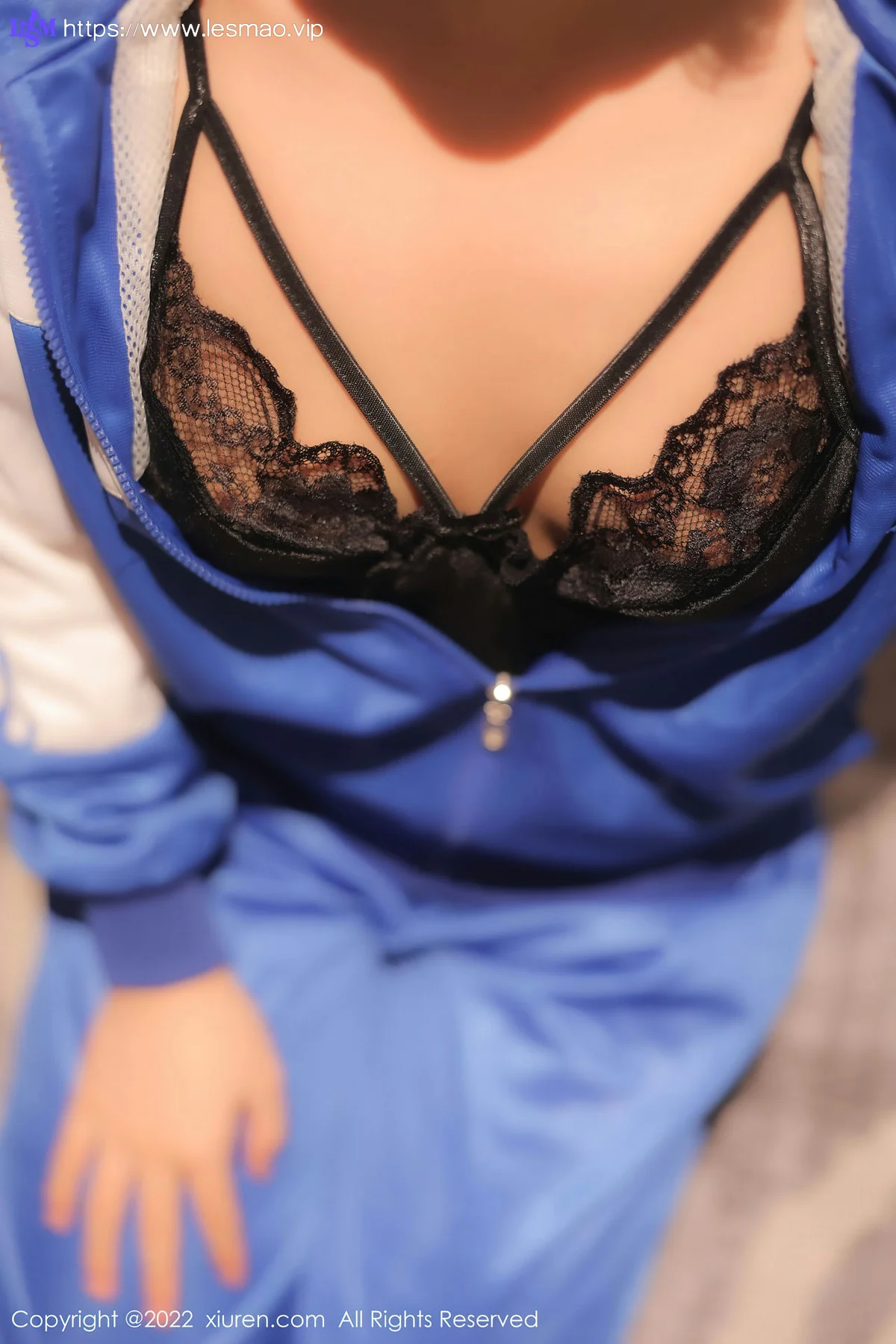 XiuRen 秀人 No.5766 美羊羊 校园制服情趣黑丝第二套写真33 - 8