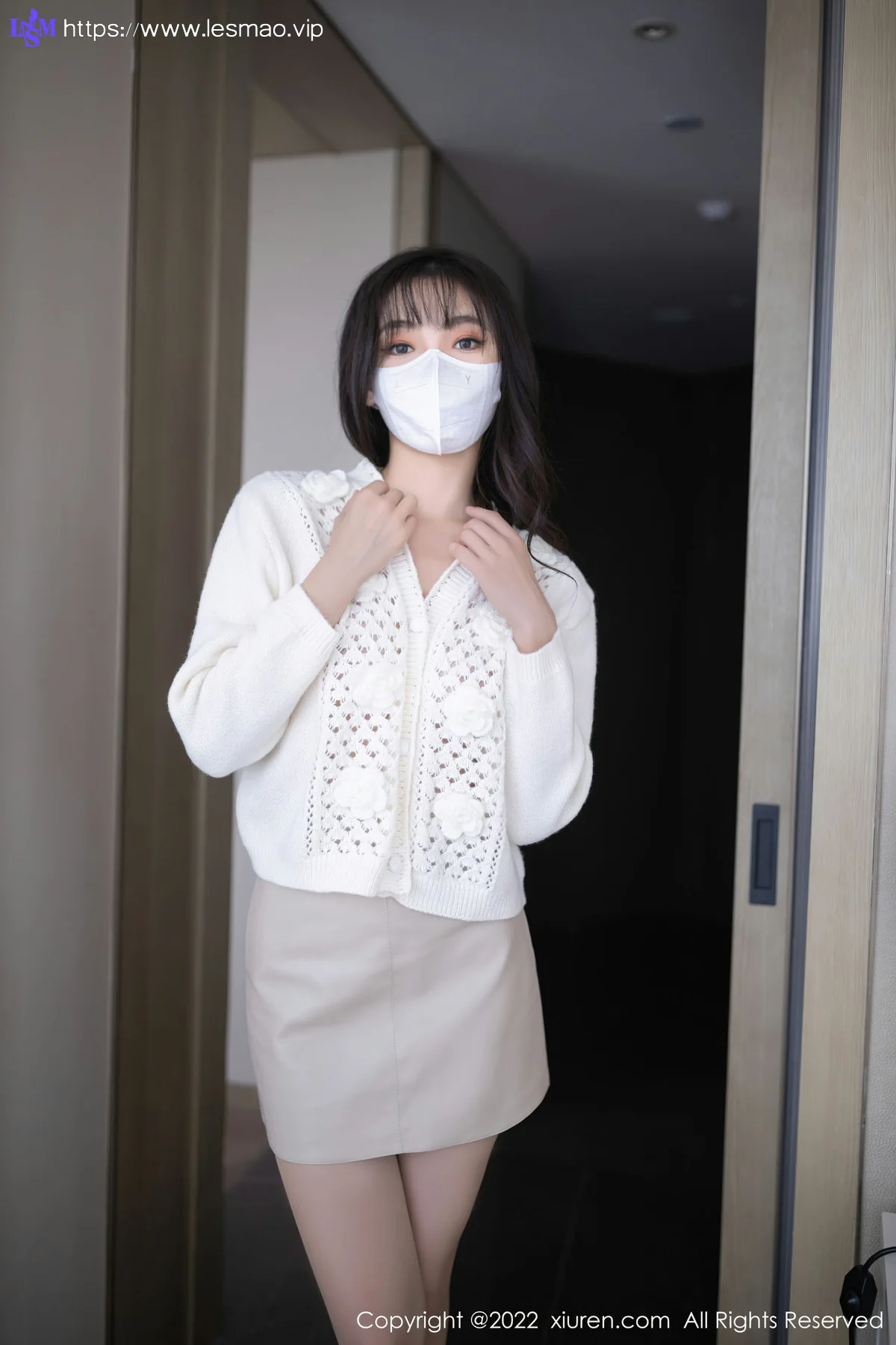 XiuRen 秀人 No.5771 陆萱萱 浅色短裙性感私房111 - 3