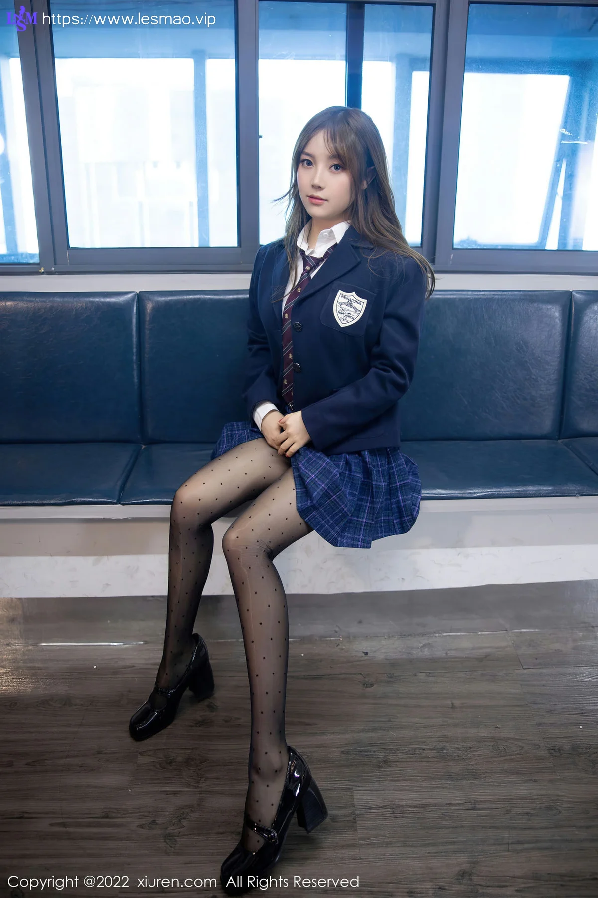 XiuRen 秀人 No.5899 豆瓣酱 地铁场景性感写真 - 8