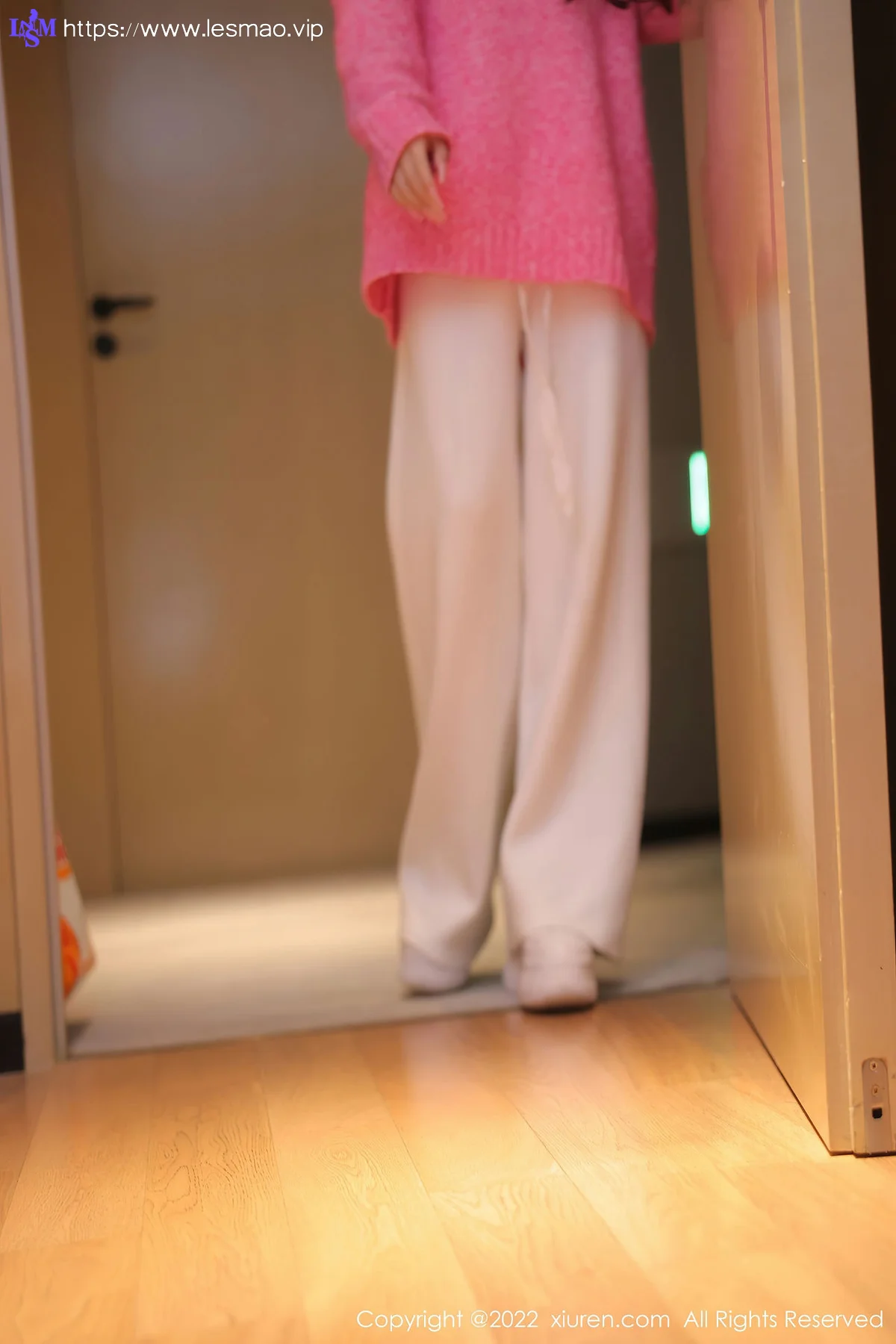 XiuRen 秀人 No.5975 美羊羊 玫红色毛线上衣性感写真 - 2
