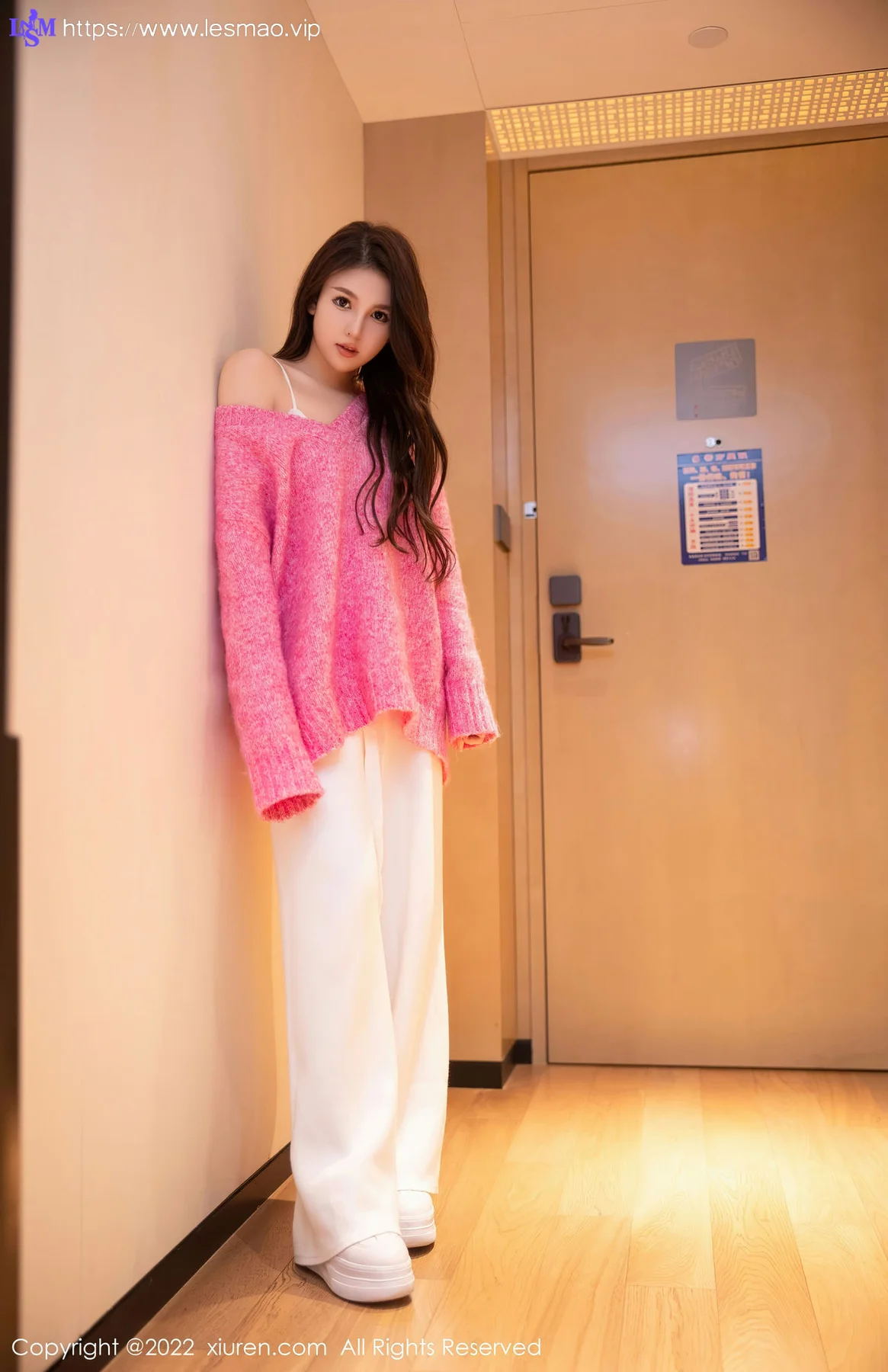 XiuRen 秀人 No.5975 美羊羊 玫红色毛线上衣性感写真 - 2