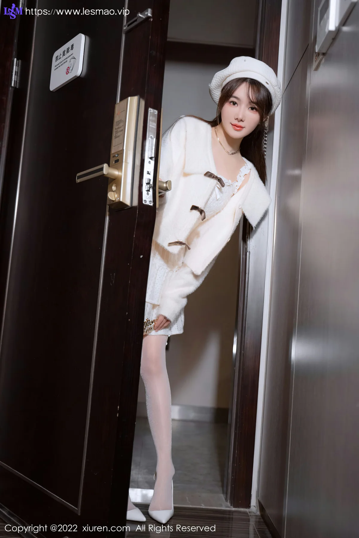 XiuRen 秀人 No.6025 婠婠么 圣诞白丝性感写真 - 6