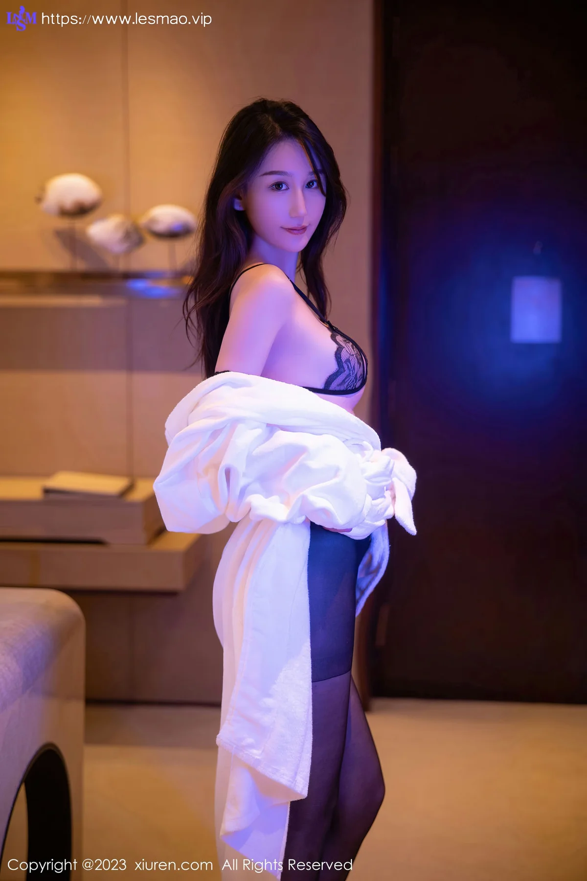 XiuRen 秀人 No.6083 薇薇酱 性感白色睡袍写真 - 1