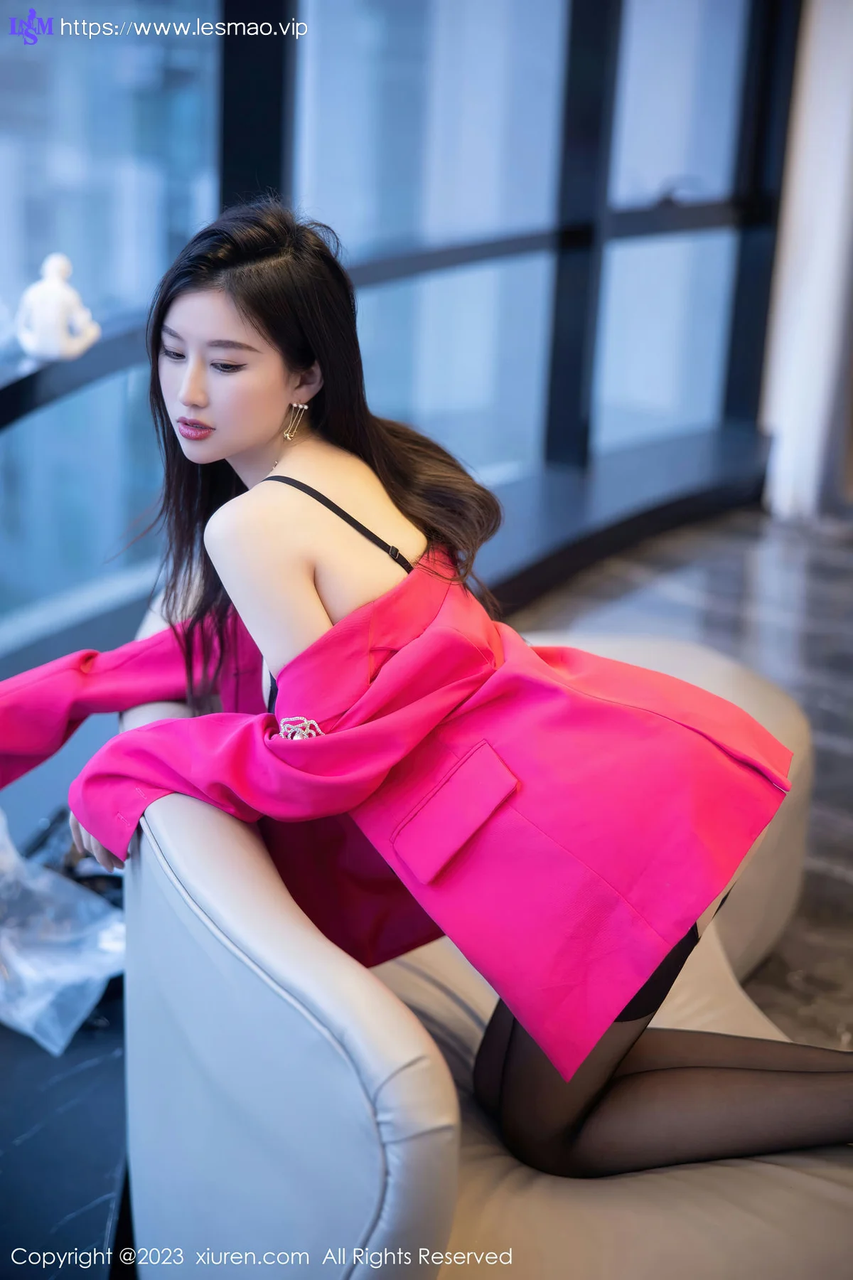 XiuRen 秀人 No.6103 月音瞳 美腿雪峰暗香涌动写真 - 4