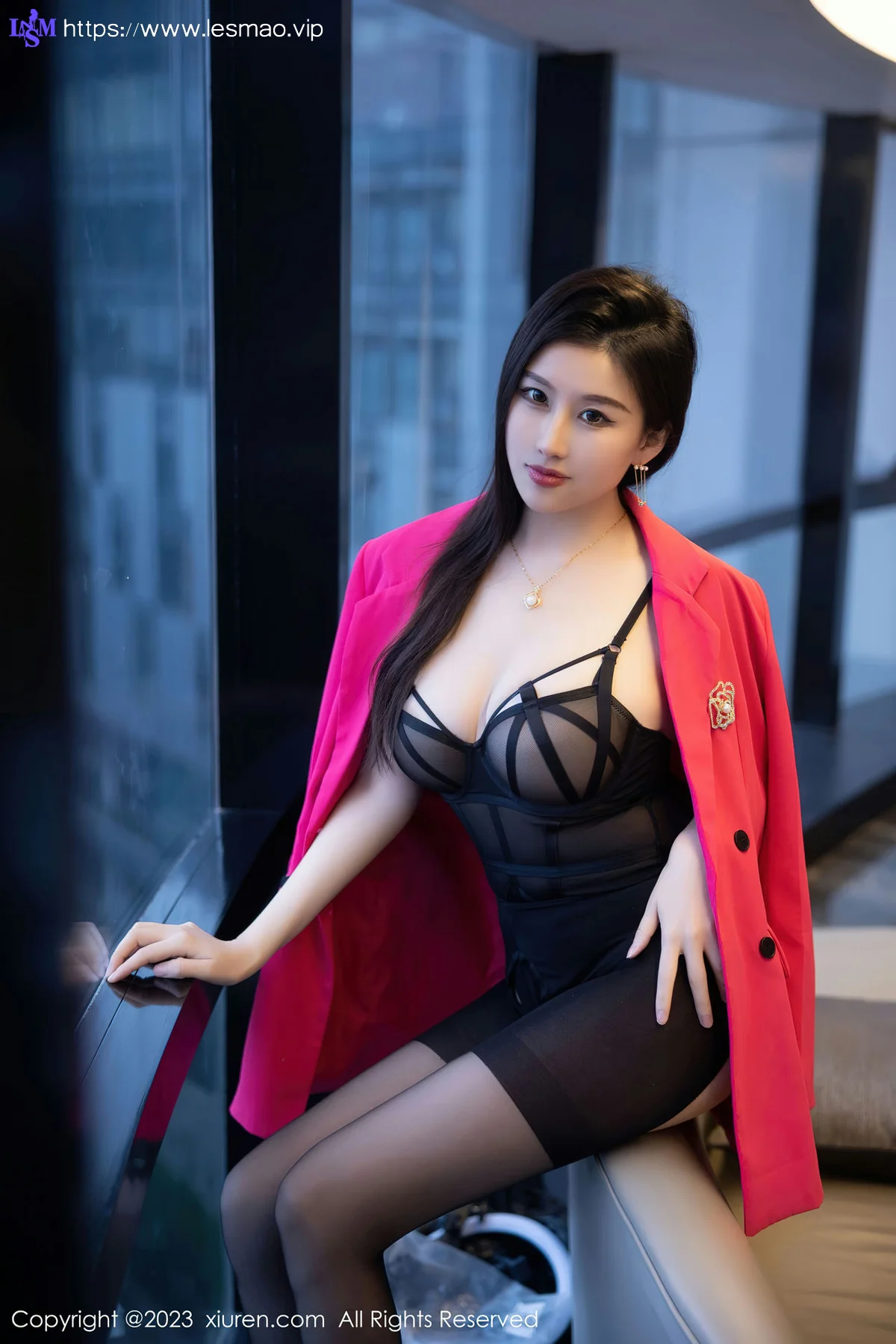 XiuRen 秀人 No.6103 月音瞳 美腿雪峰暗香涌动写真 - 2