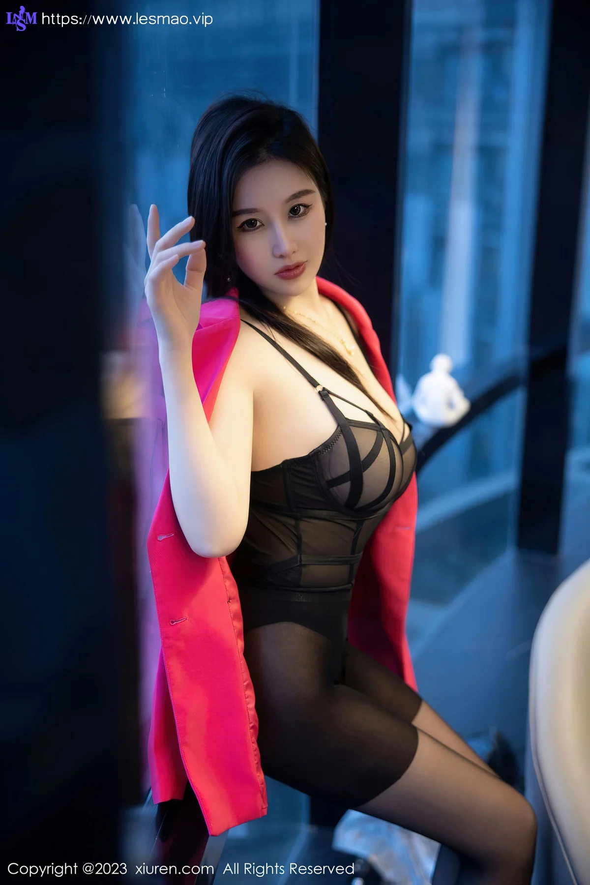 XiuRen 秀人 No.6103 月音瞳 美腿雪峰暗香涌动写真 - 5