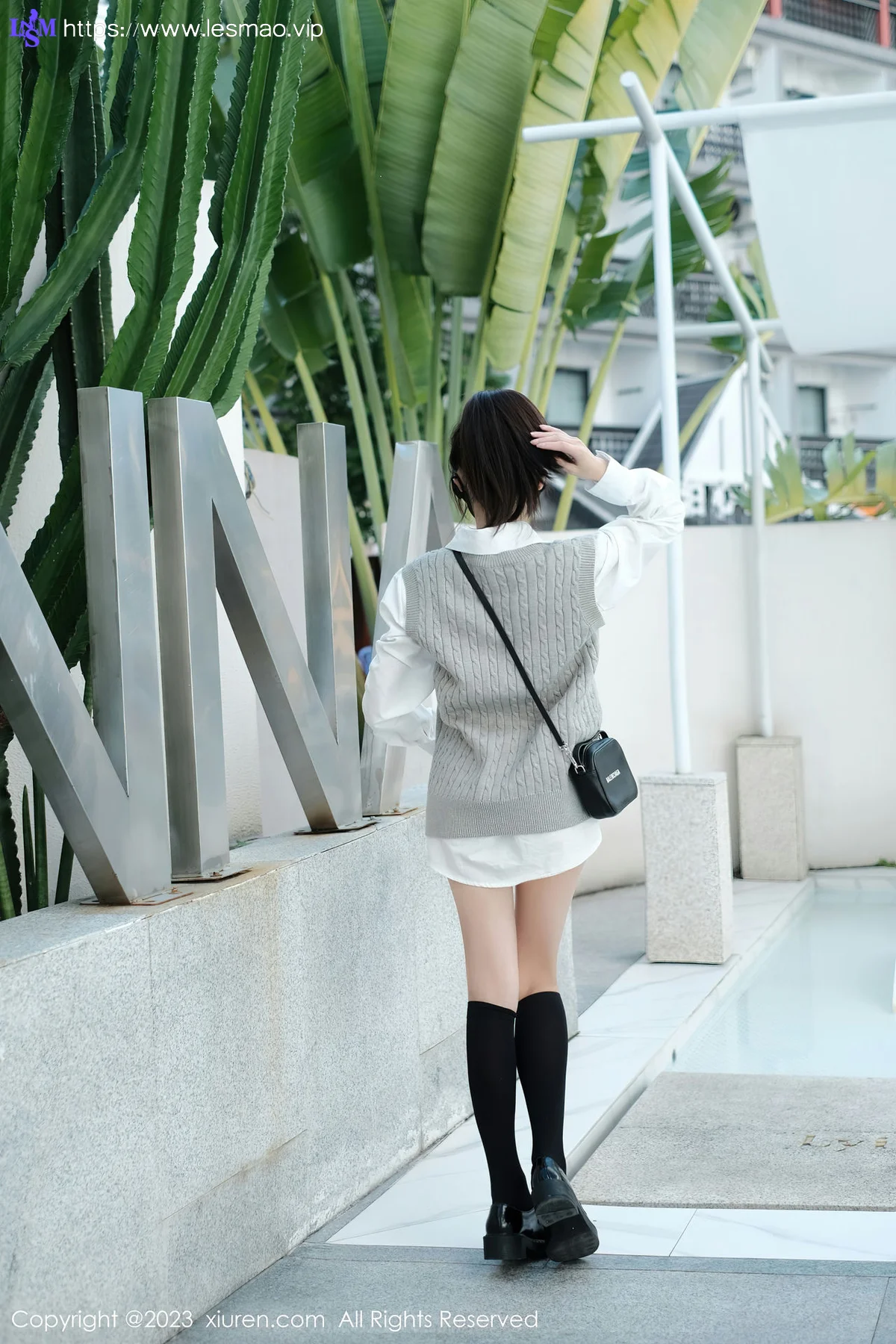 XiuRen 秀人 No.6145 佘贝拉bella 黑色长筒袜旅拍 - 3