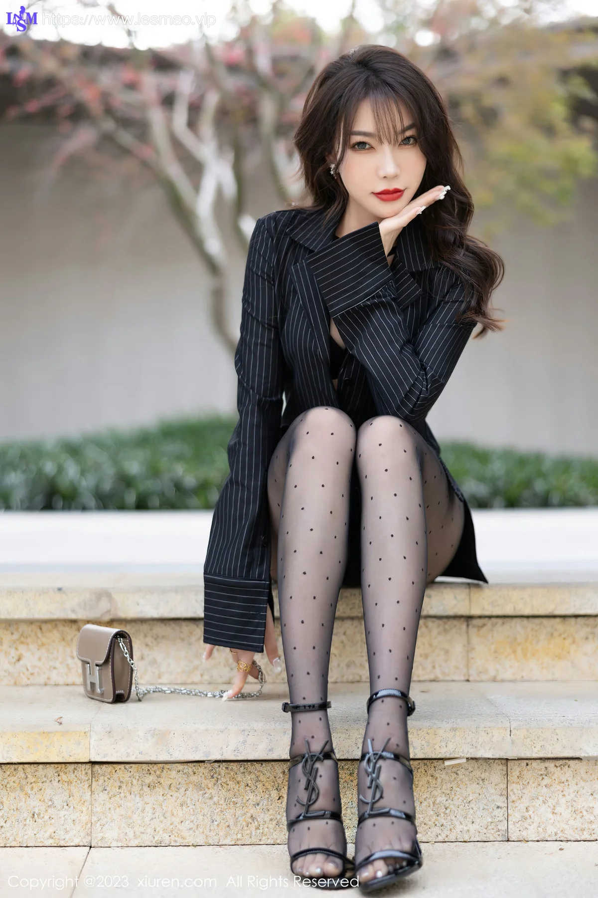 XiuRen 秀人 No.6191 徐莉芝Booty 黑色条纹性感写真 - 2