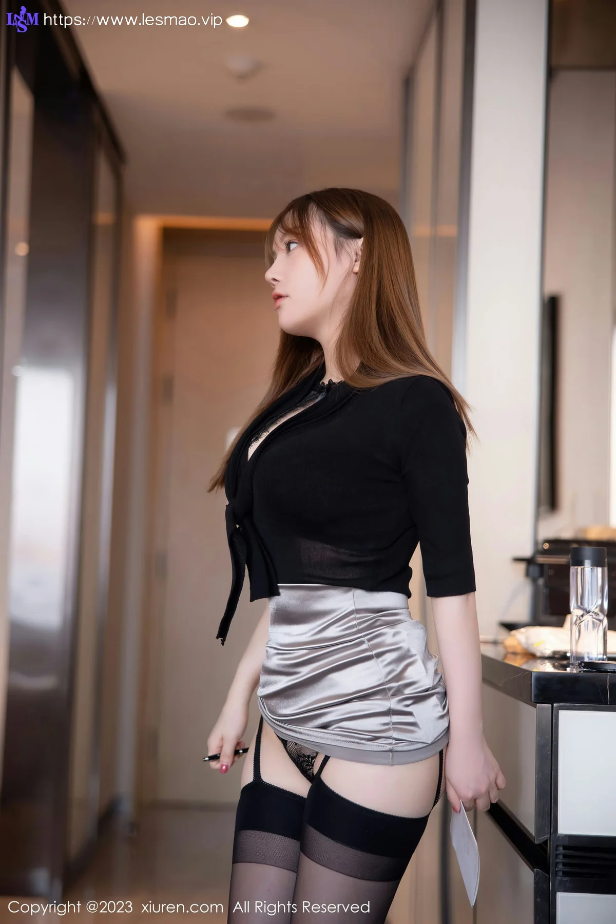 XiuRen 秀人 No.6269 豆瓣酱 灰色短裙性感写真 - 3