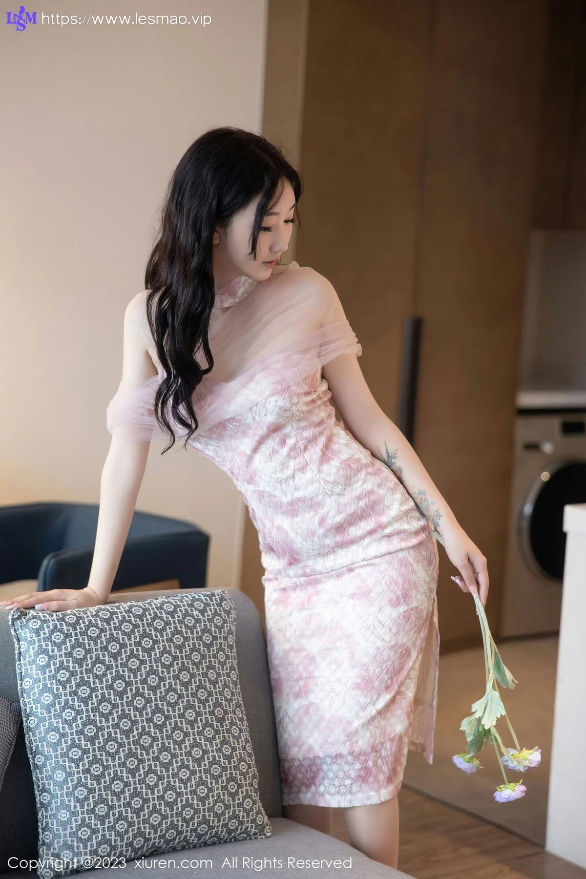 XiuRen 秀人 No.6313 江真真 粉色露肩连衣短裙写真1 - 5